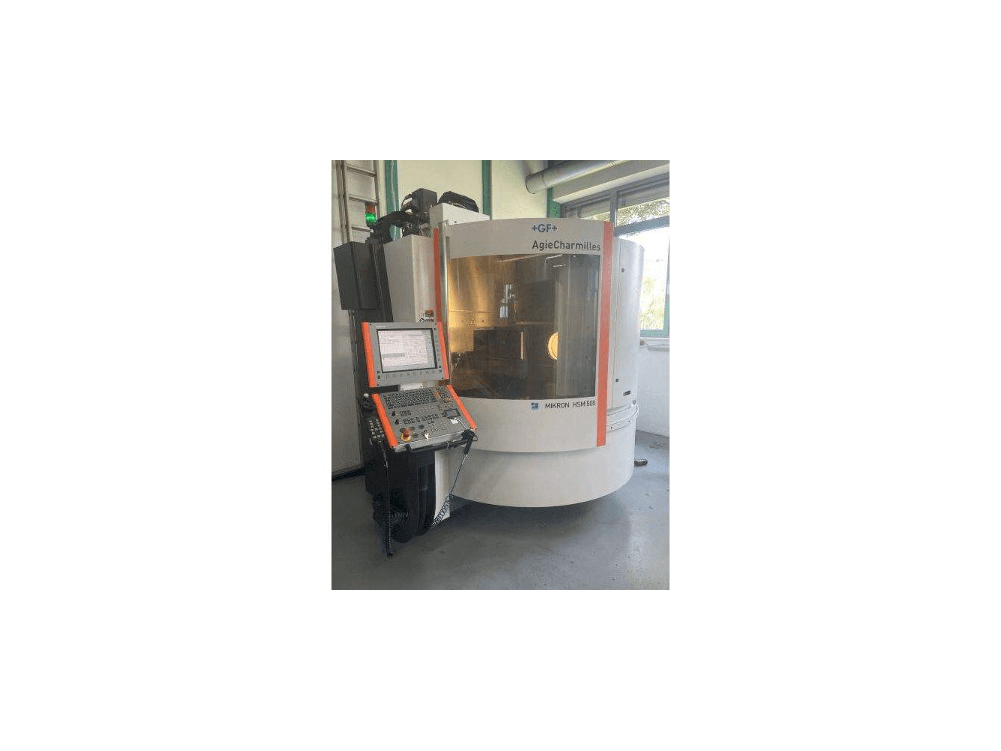 Frontansicht der MIKRON HSM 500 Maschine
