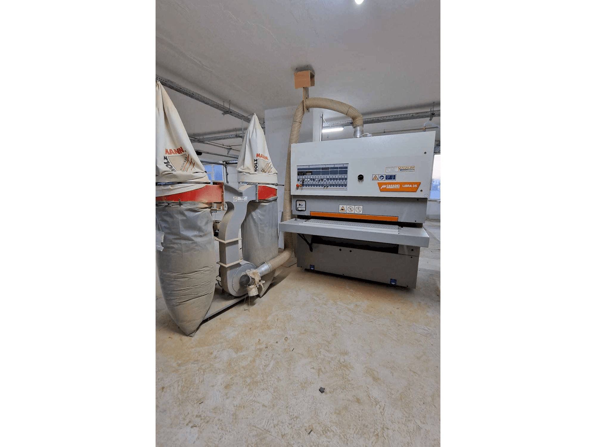 Frontansicht der CASADEI LIBRA 35 Maschine