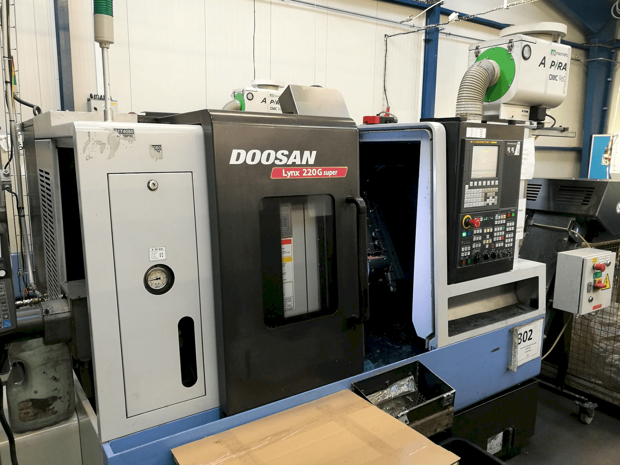 Frontansicht der Doosan Lynx 220GA Maschine