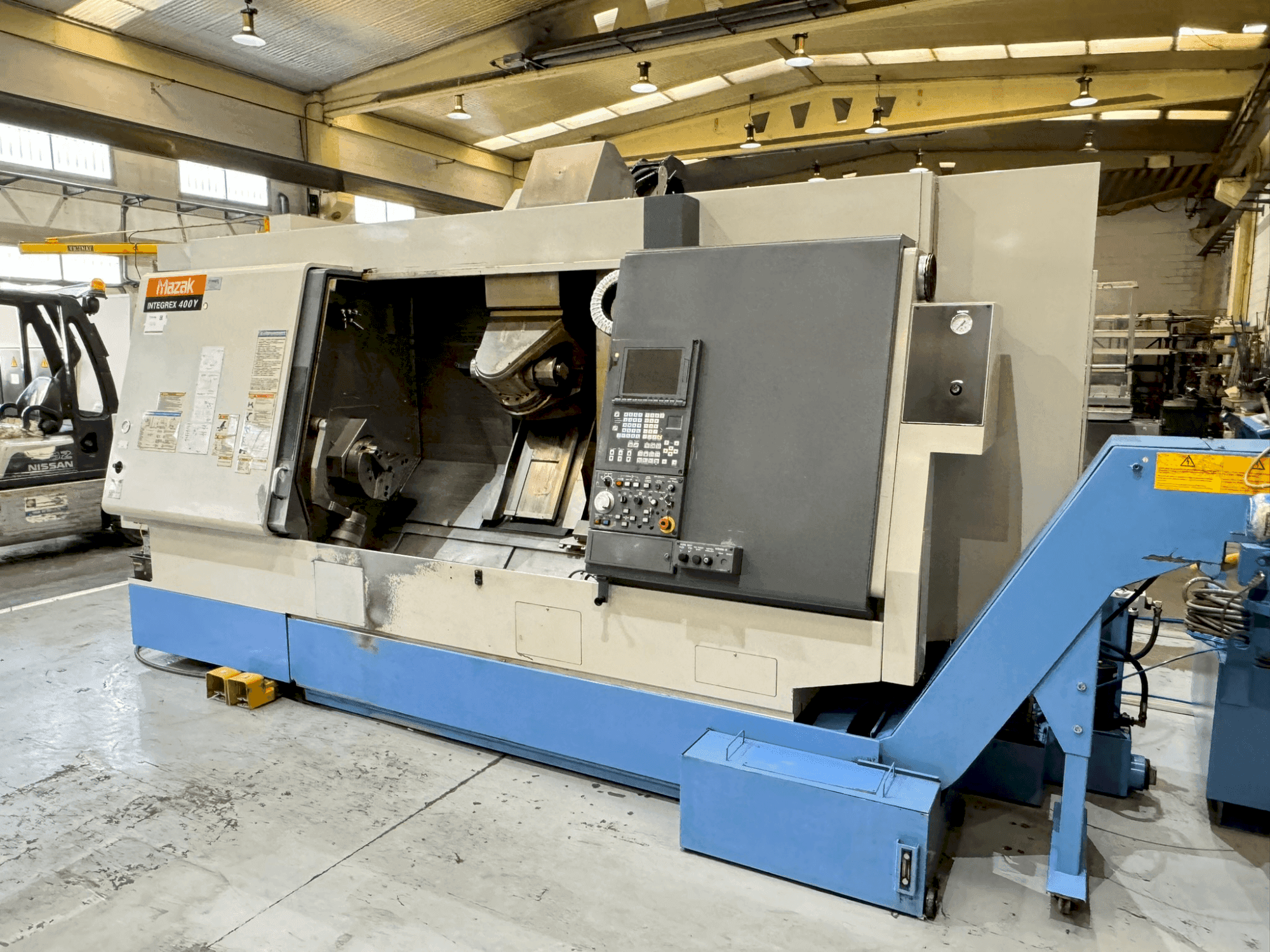 Frontansicht der Mazak Integrex 400 Y Maschine