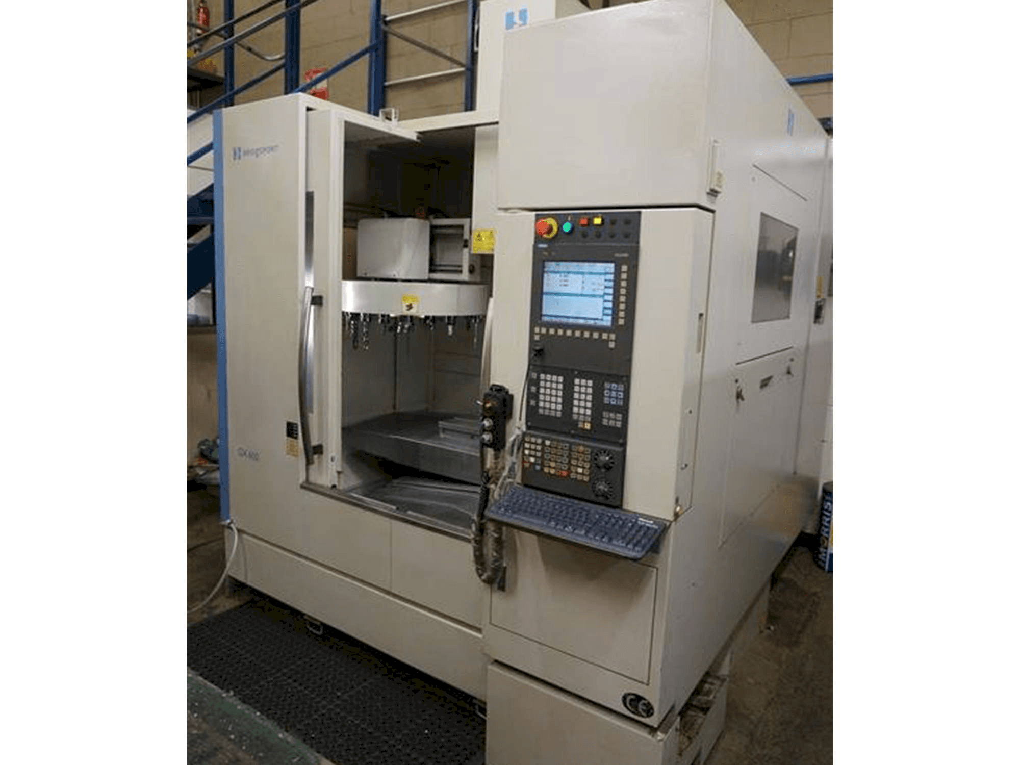 Frontansicht der Bridgeport GX 600 Maschine