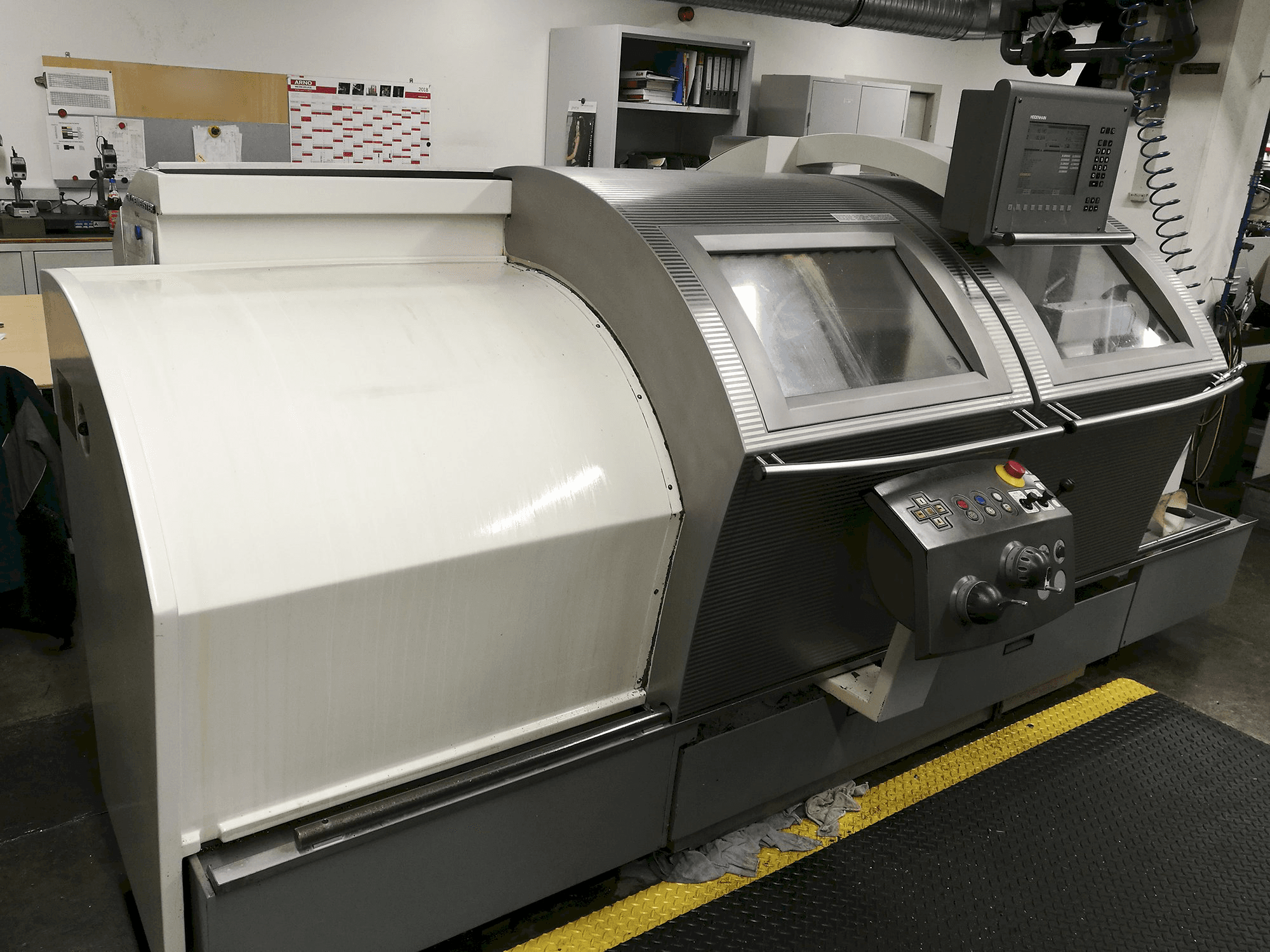 Linke Ansicht der Gildemeister NEF 520 Maschine
