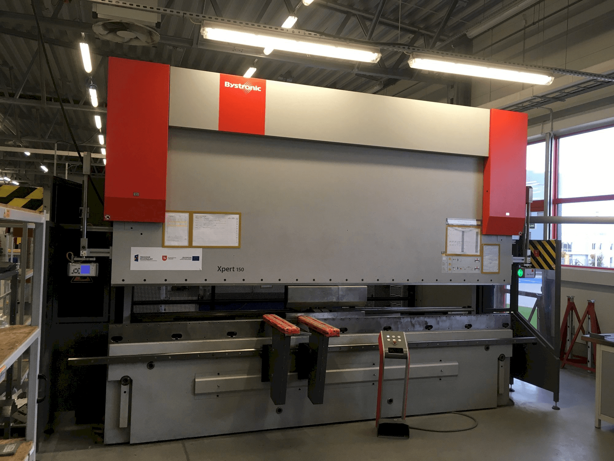 Frontansicht der Bystronic Xpert 150/4100 Maschine