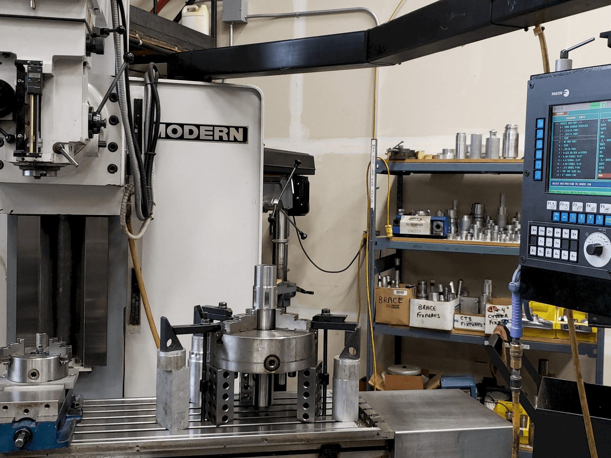 Frontansicht der Modern MB 20 Maschine