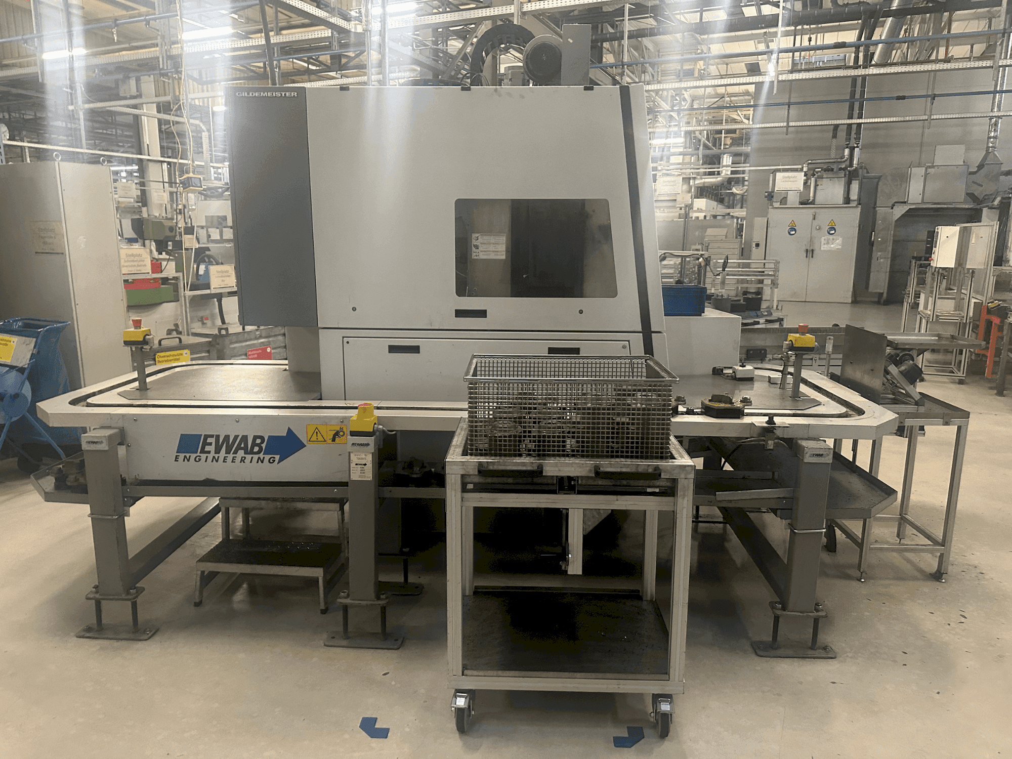 Frontansicht der DMG Gildemeister CTV 250 Maschine