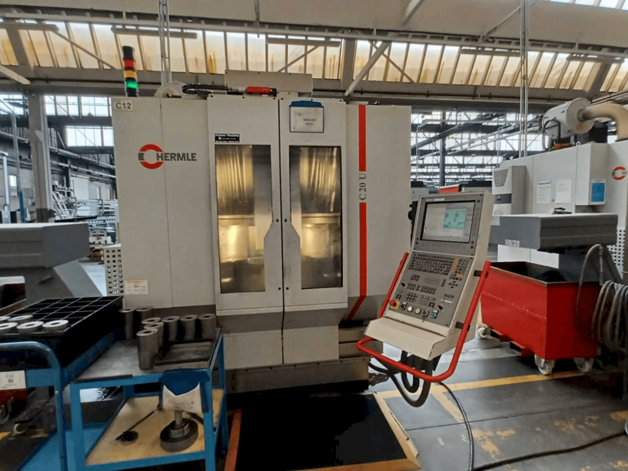 Frontansicht der HERMLE C20U Maschine