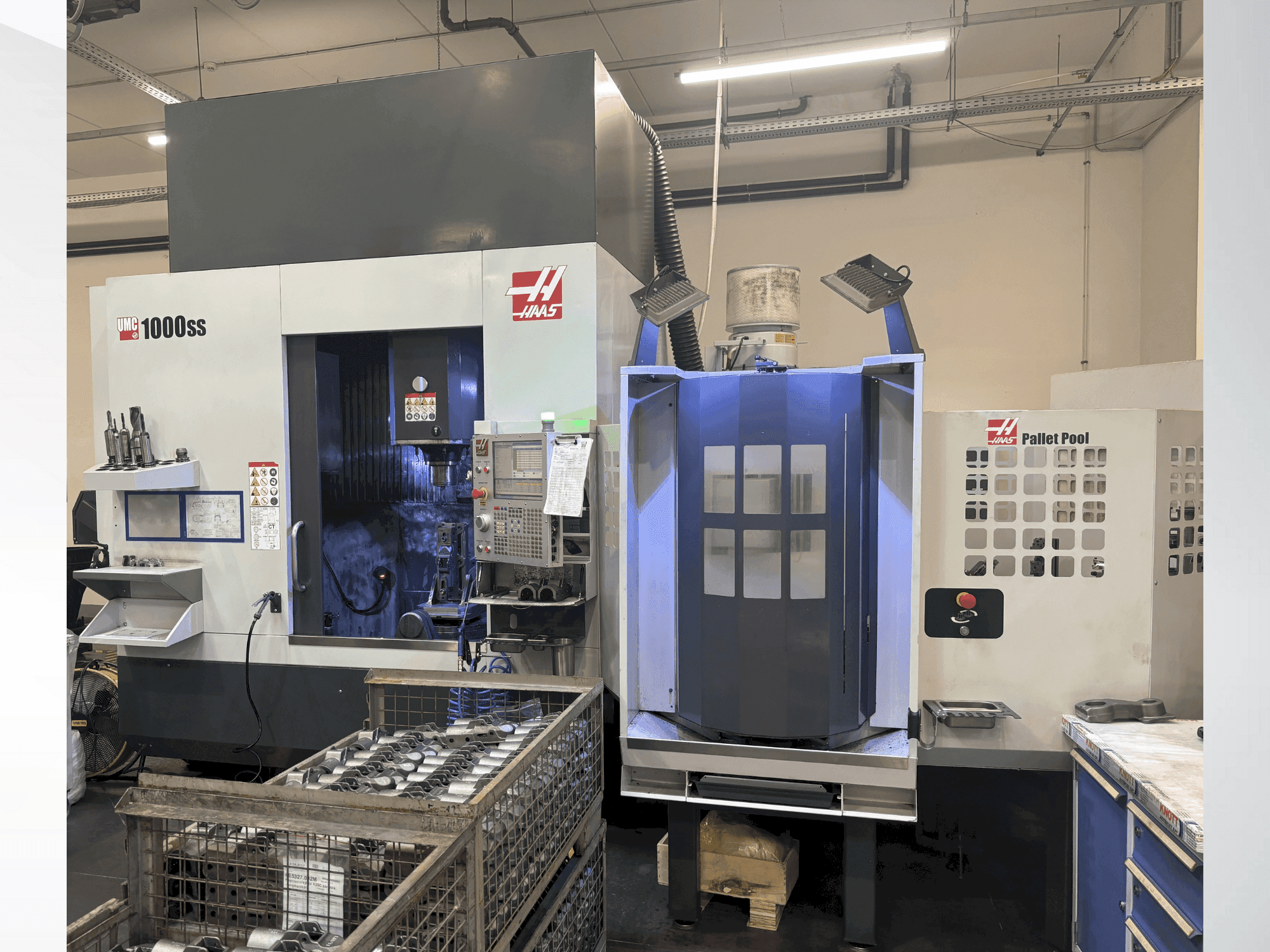 Frontansicht der HAAS UMC-1000SS Maschine