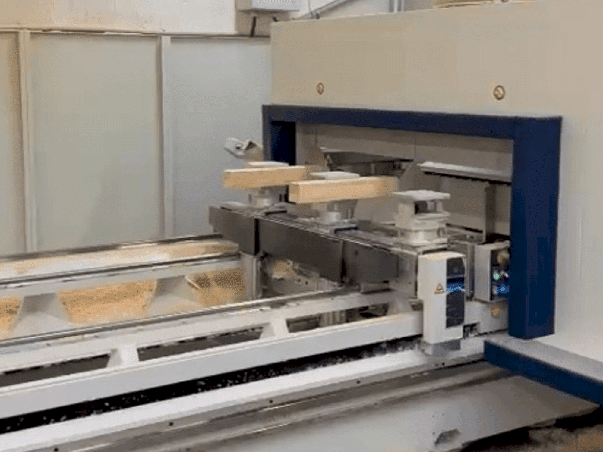 Frontansicht der SCM Accord 500 Maschine