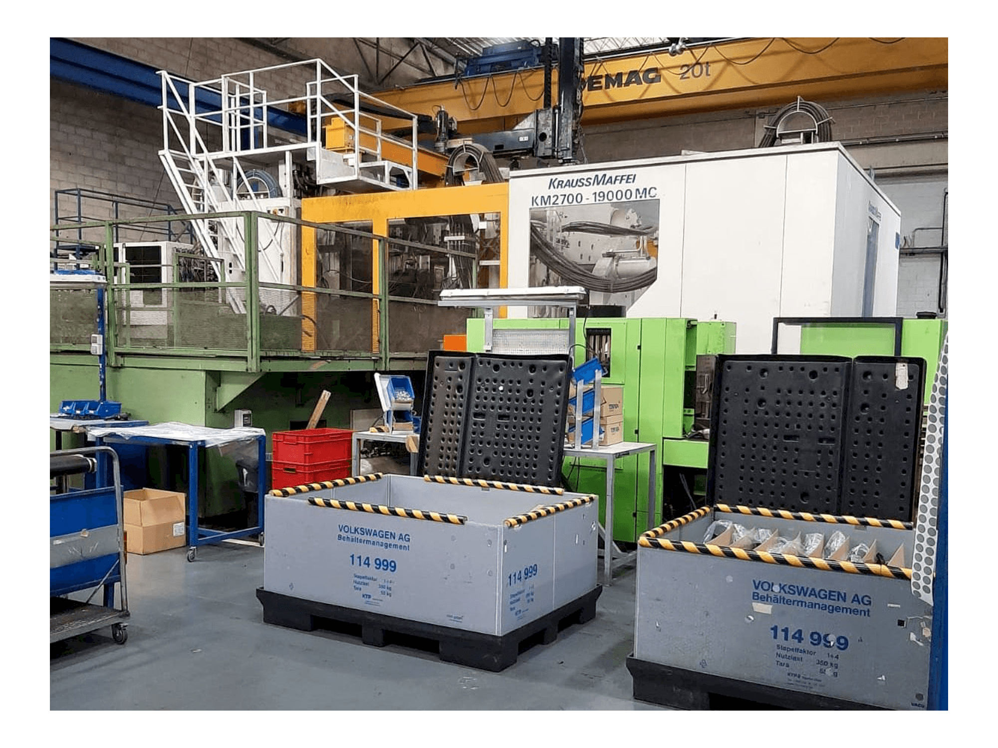 Frontansicht der Krauss Maffei 2700/19000 MC Maschine