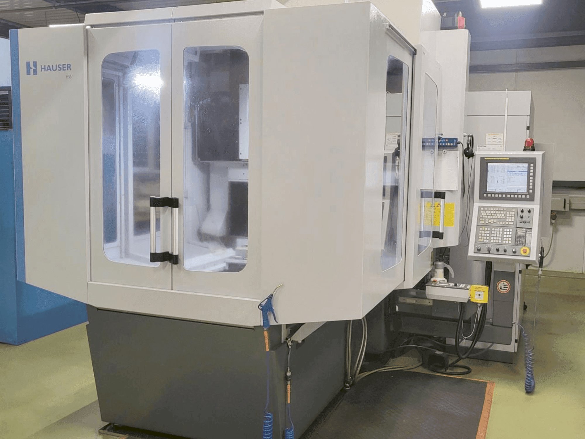 Frontansicht der HAUSER KELLENBERGER H55-400 Maschine