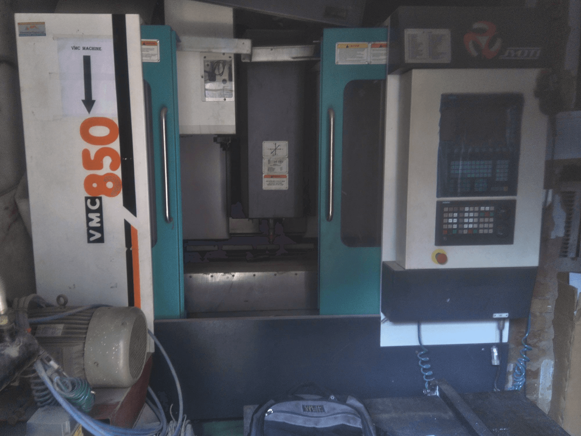Frontansicht der JYOTI VMC 850 Maschine
