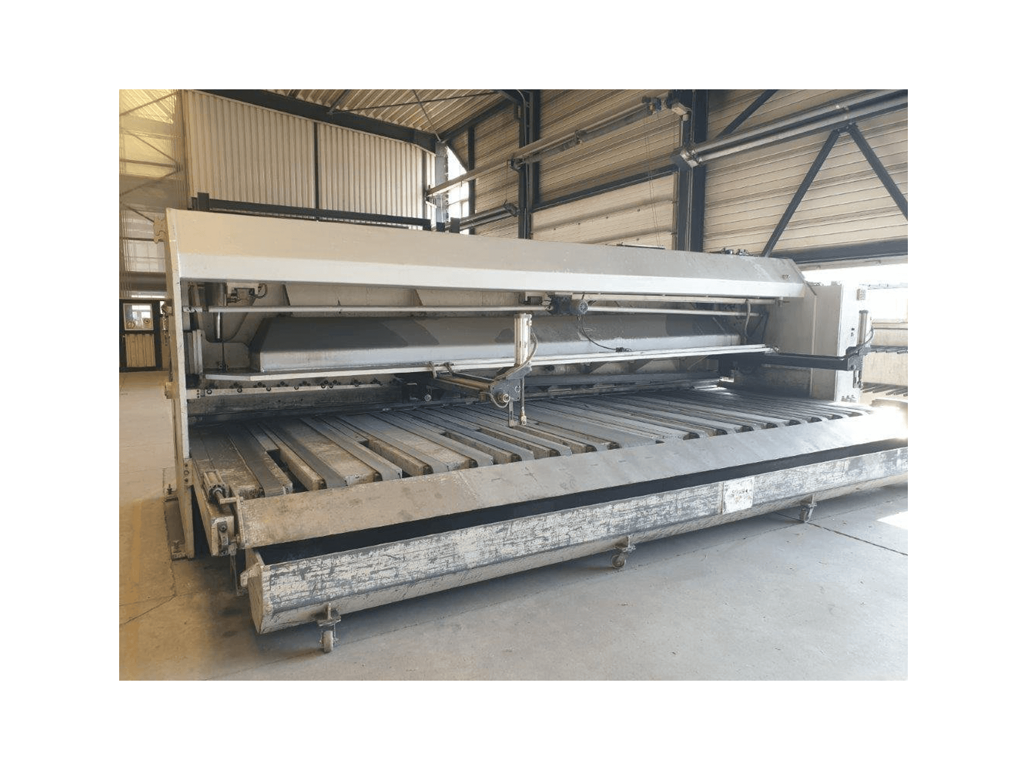 Frontansicht der Weinbrenner TSV 6 / 6100 Maschine