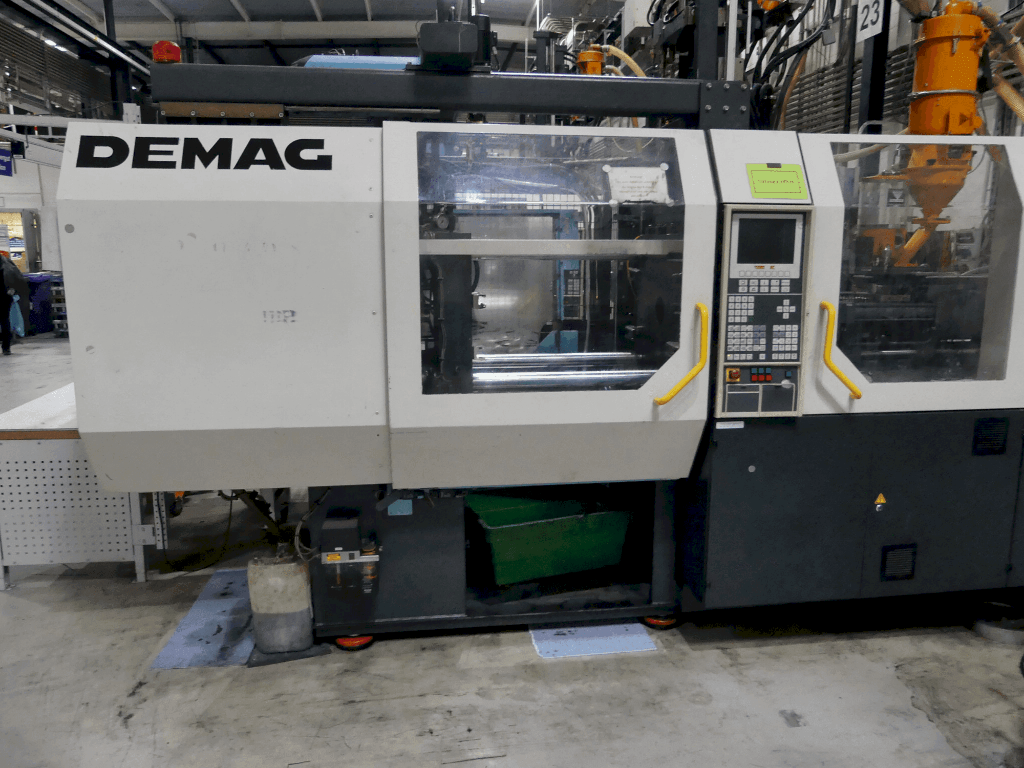 Frontansicht der DEMAG D125-320h/120v Maschine