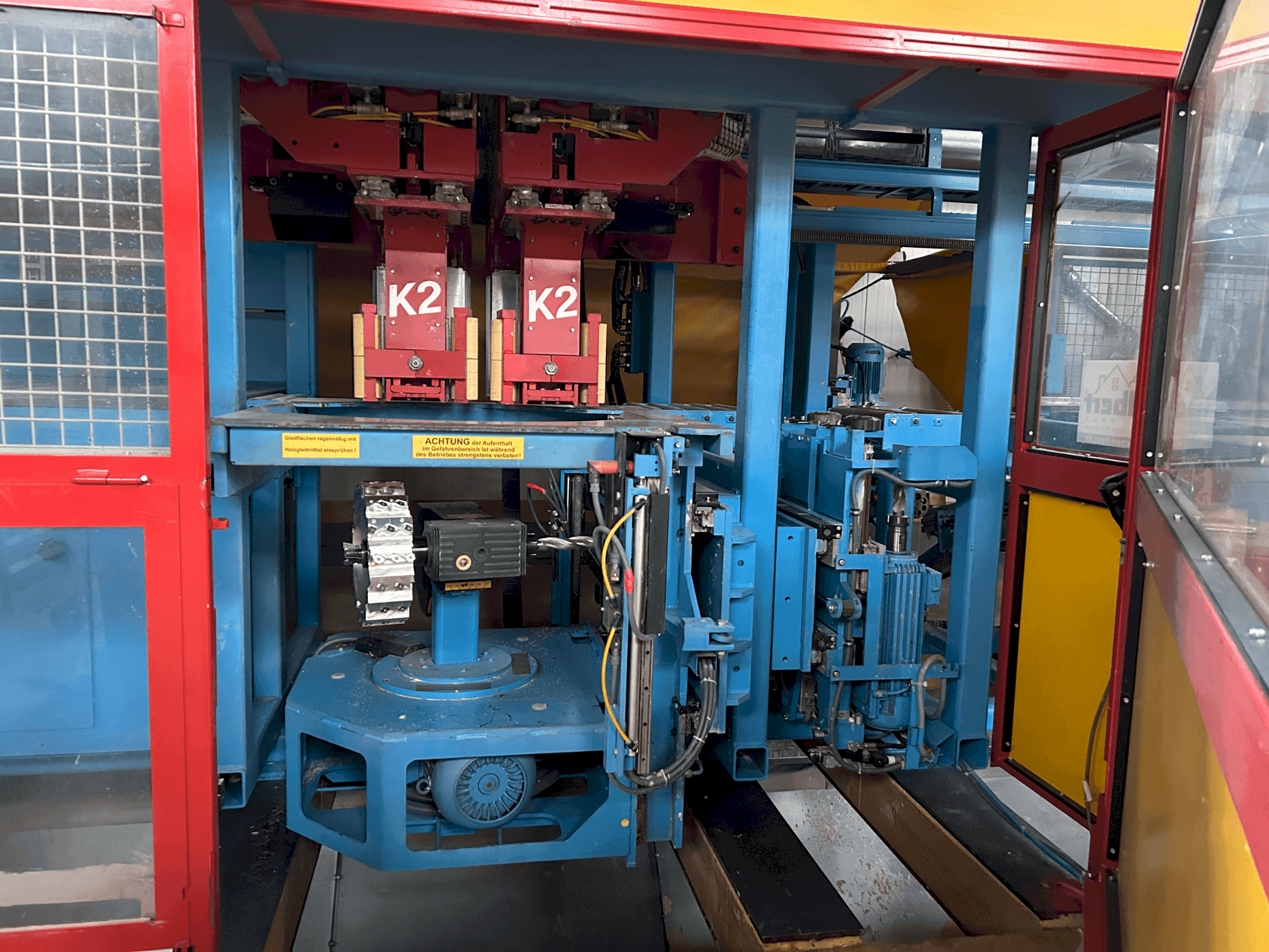 Frontansicht der HUNDEGGER K2-5-450 Maschine