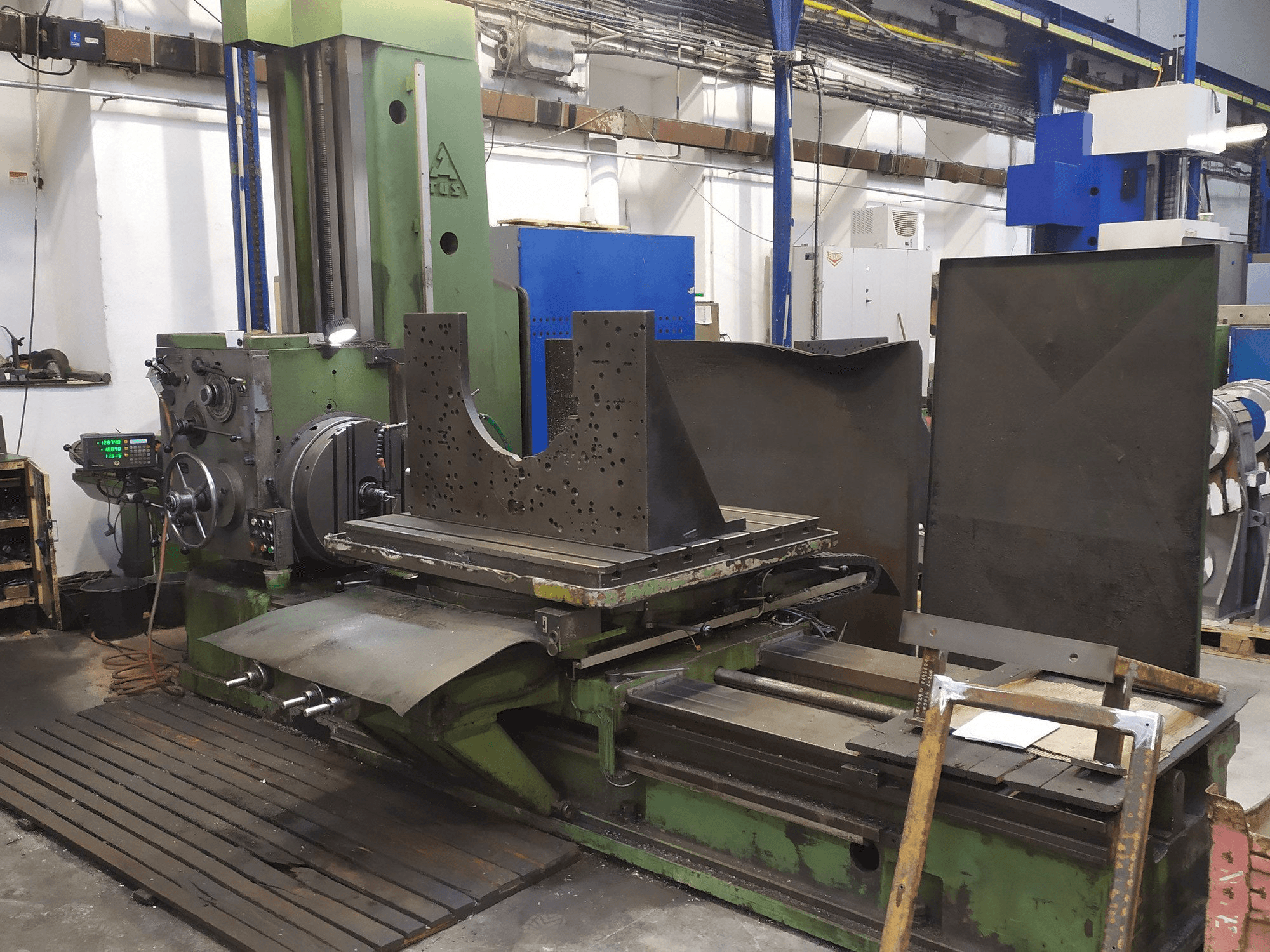 Frontansicht der TOS H 100 Maschine