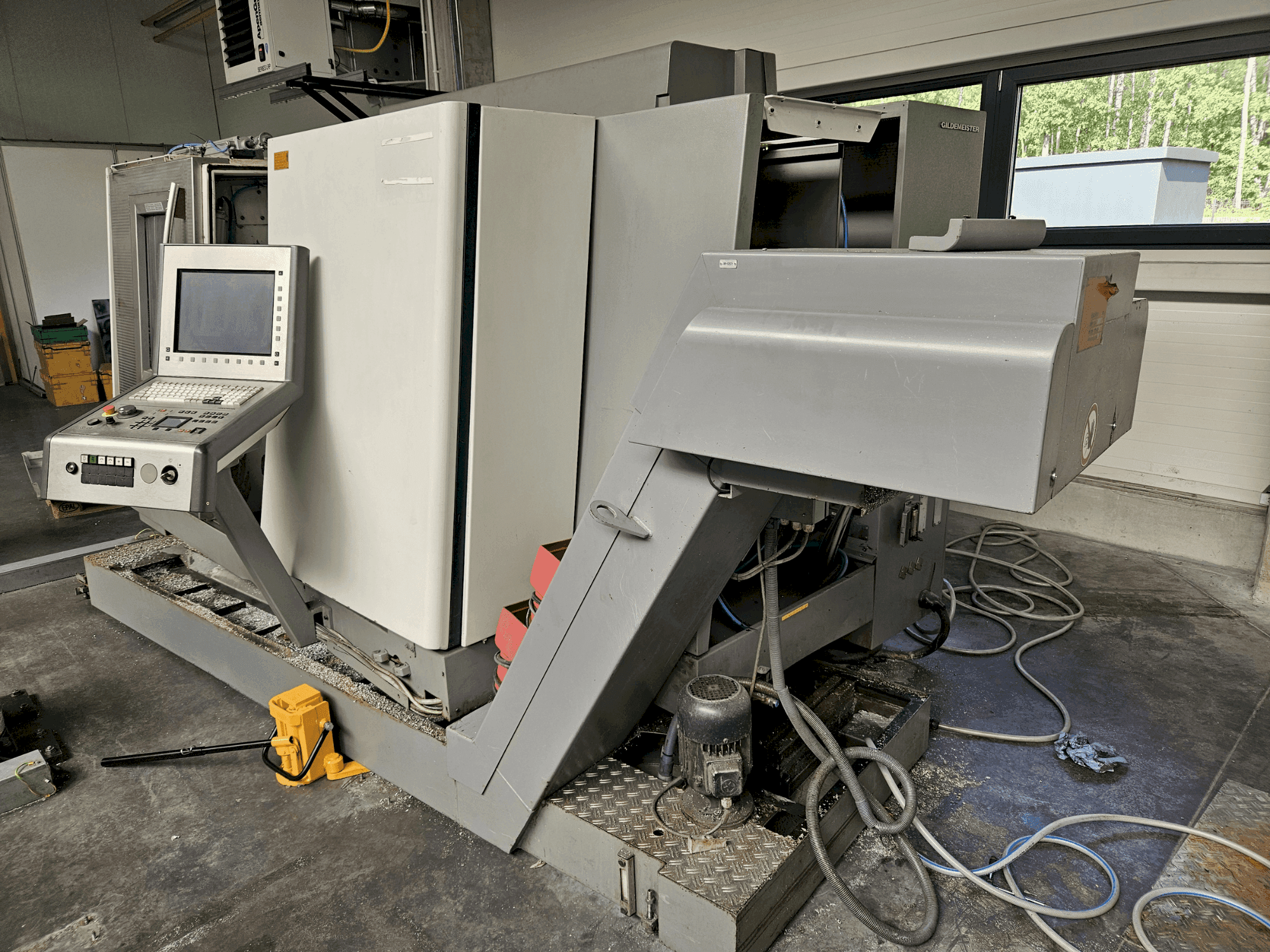 Frontansicht der Gildemeister CTX 420 Linear Maschine