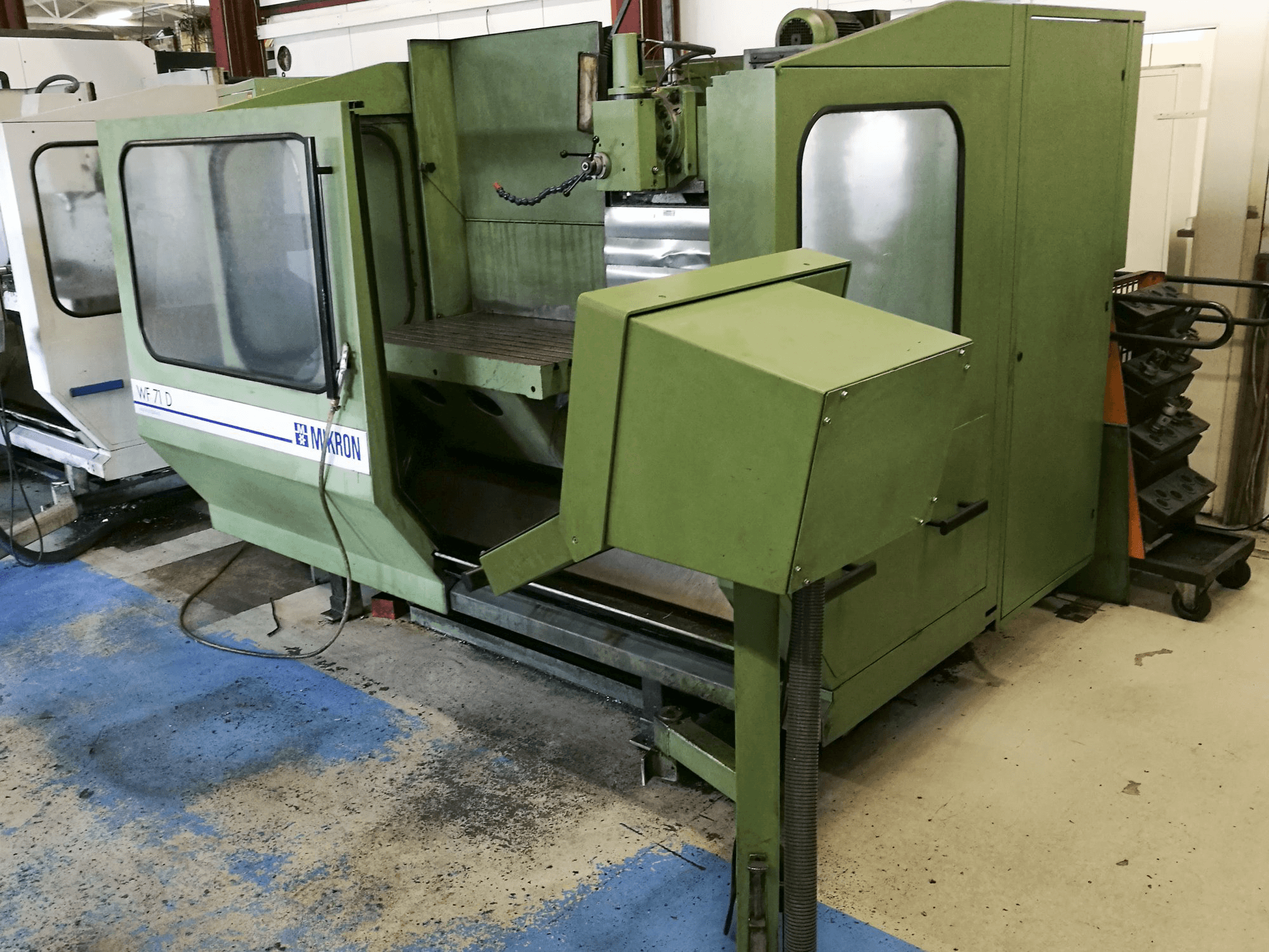 Rechte Ansicht der Mikron WF-71 D Maschine