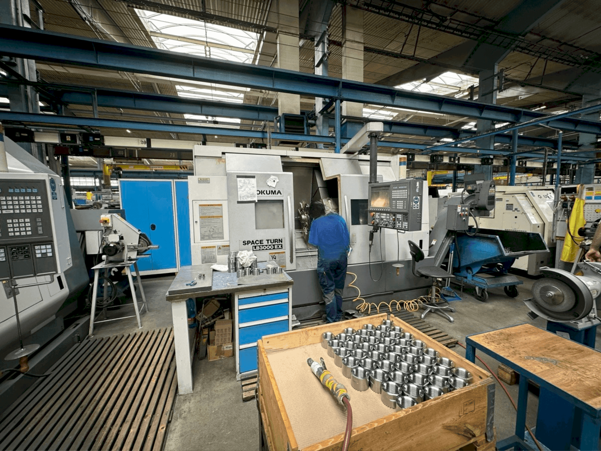 Frontansicht der Okuma LB 3000 MY Maschine