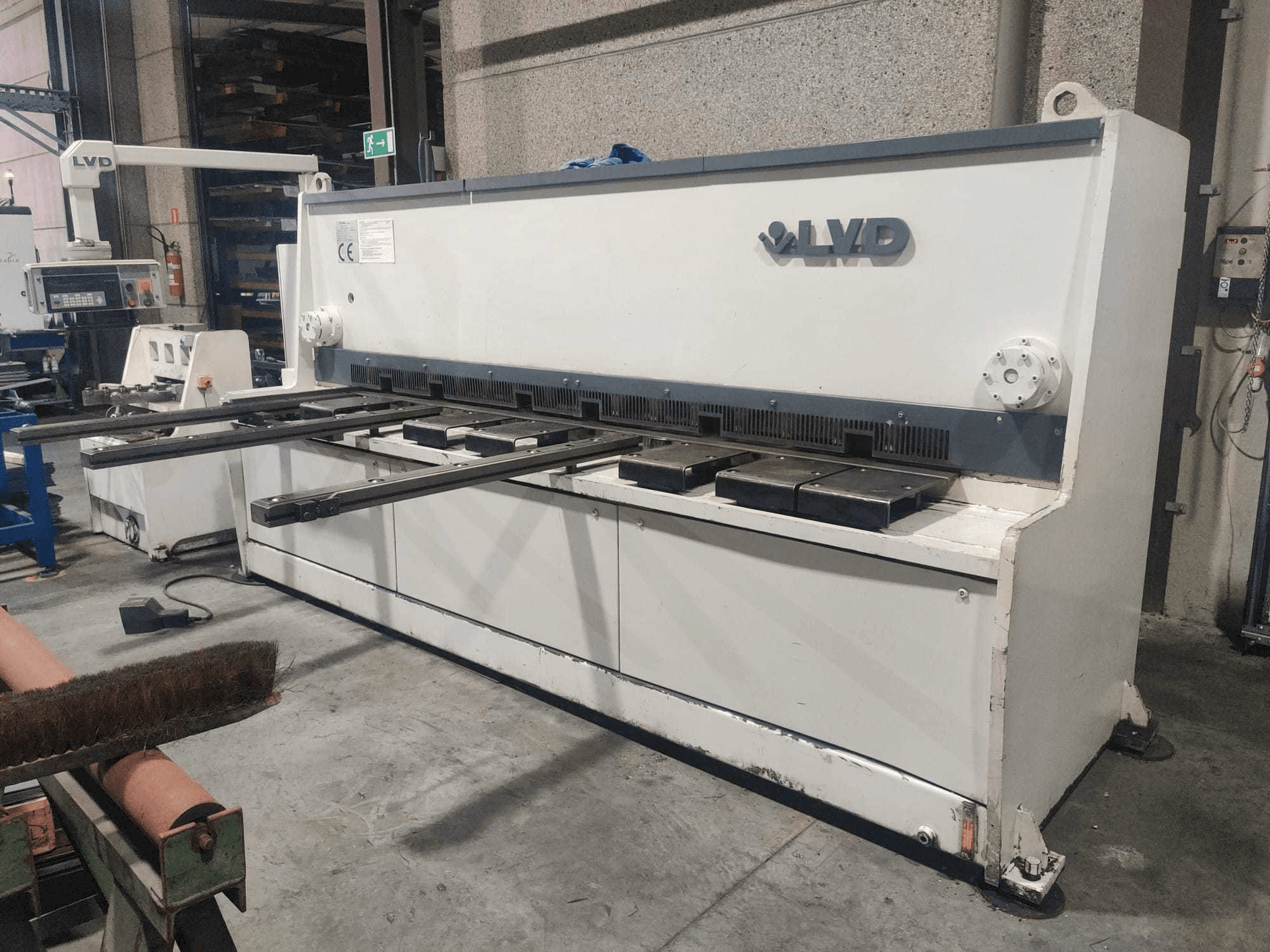 Frontansicht der LVD HST-E 31/10 Maschine