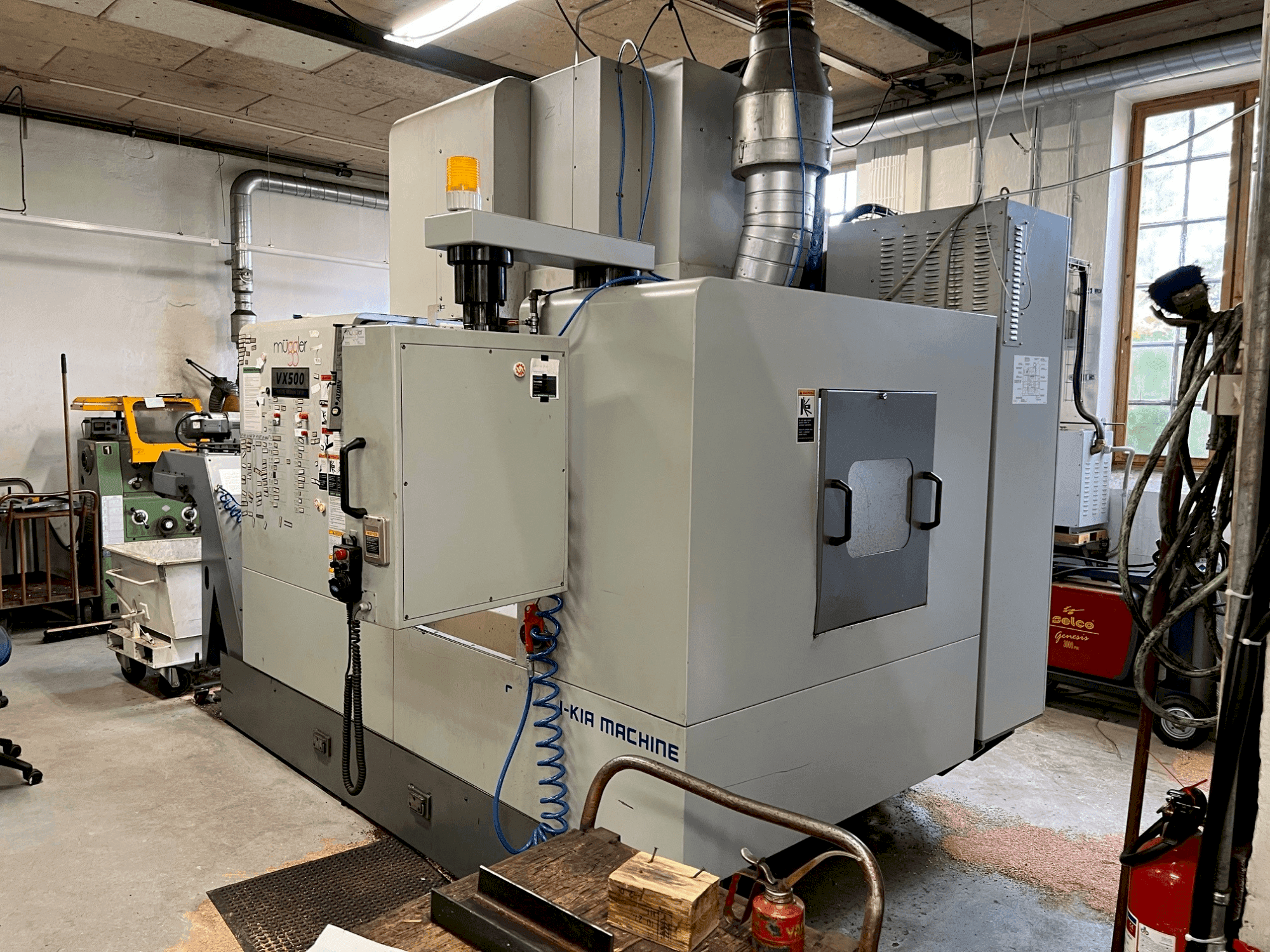 Frontansicht der HYUNDAI KIA VX500 Maschine