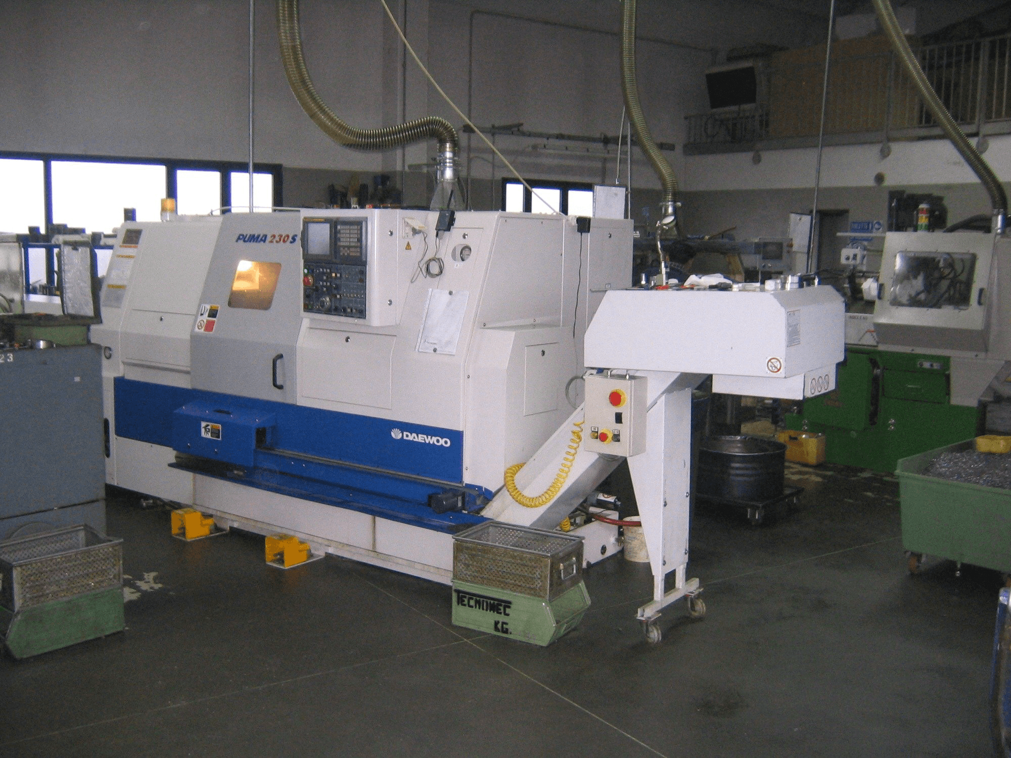 Frontansicht der DAEWOO Puma 230SC Maschine