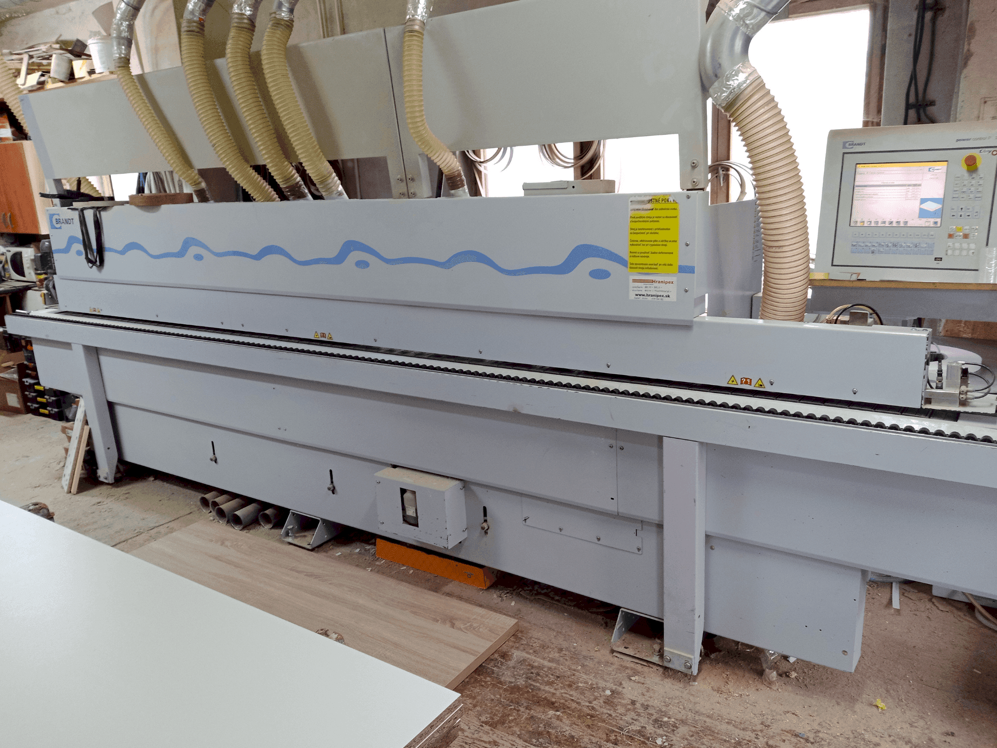 Frontansicht der BRANDT Highflex 1440 Maschine