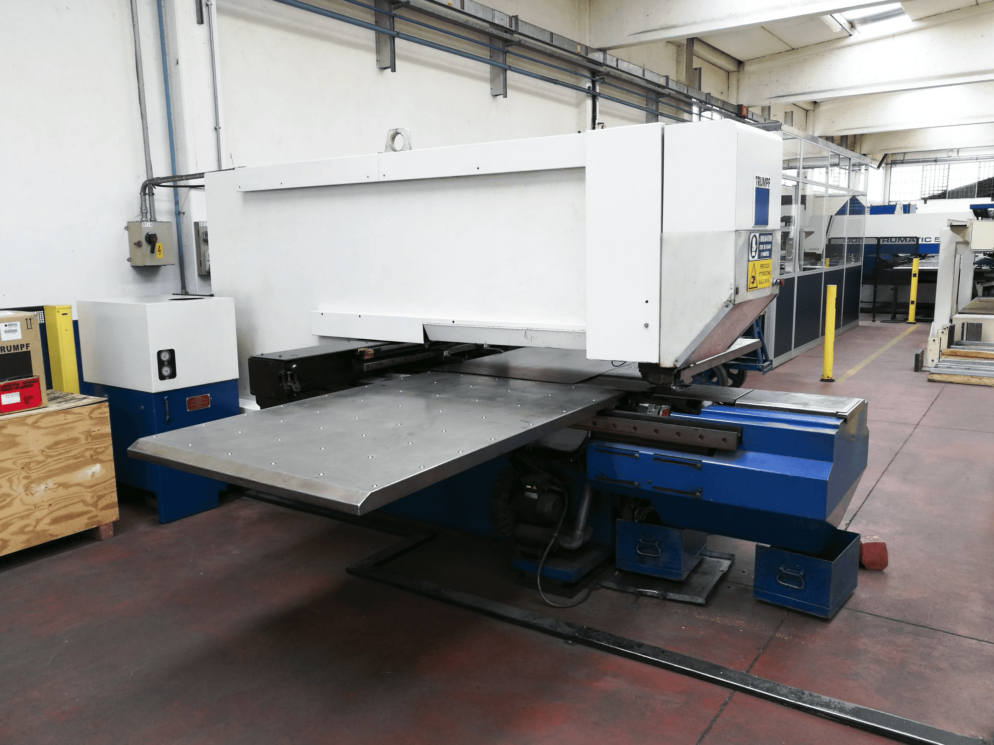 Linke Ansicht der Trumpf Trumatic 240 Maschine