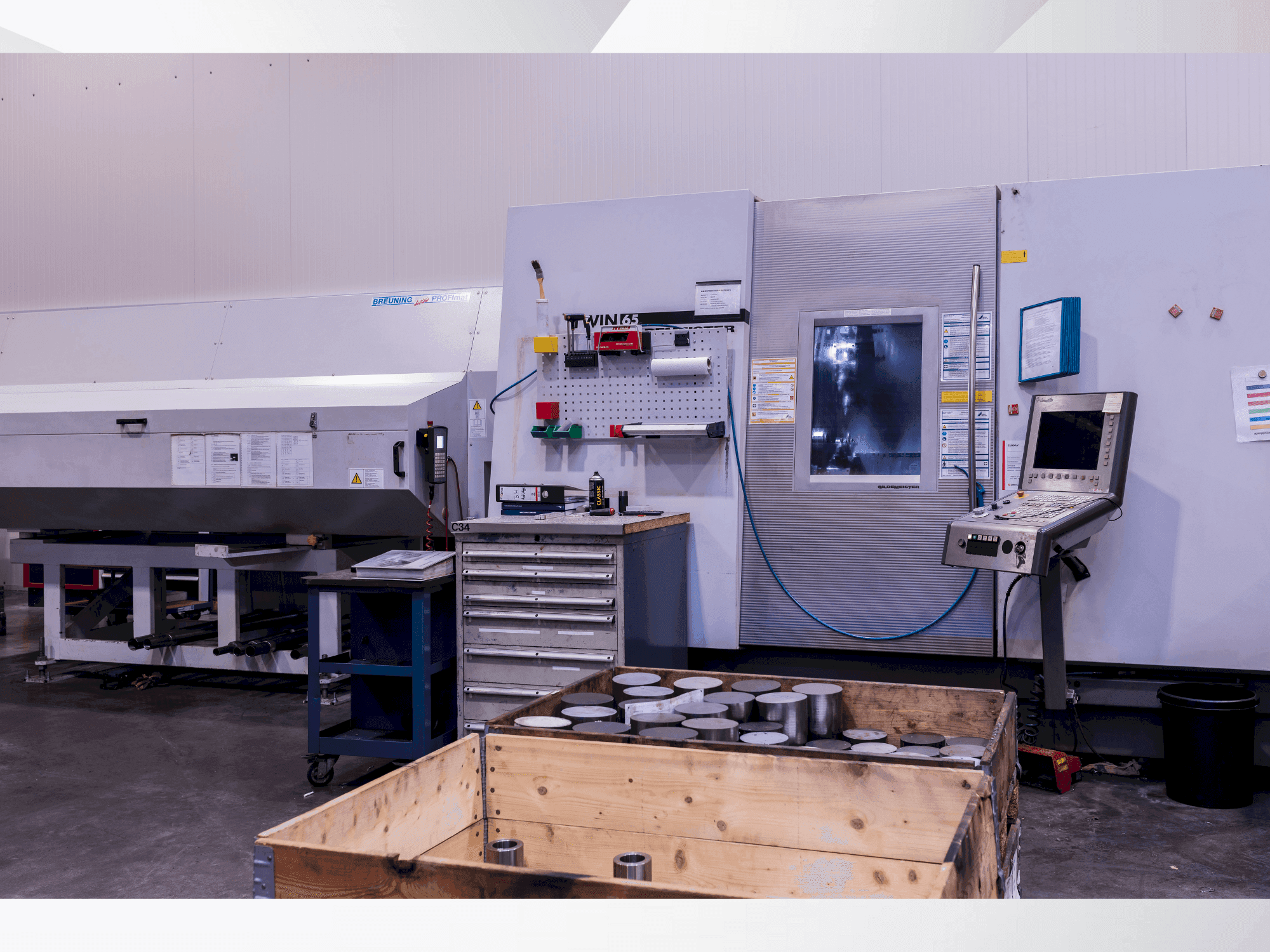 Frontansicht der DMG Gildemeister Twin 65 Maschine