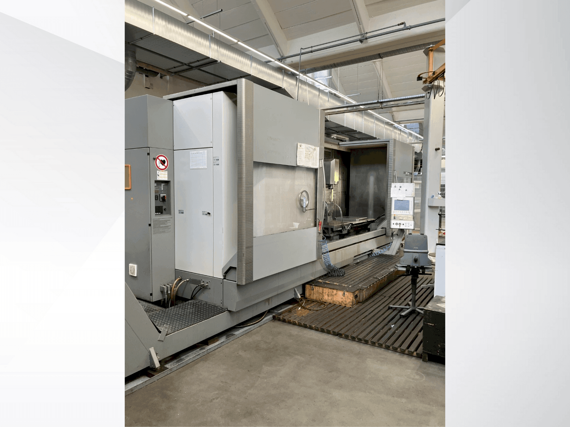 Frontansicht der DECKEL DMF 360 linear Maschine