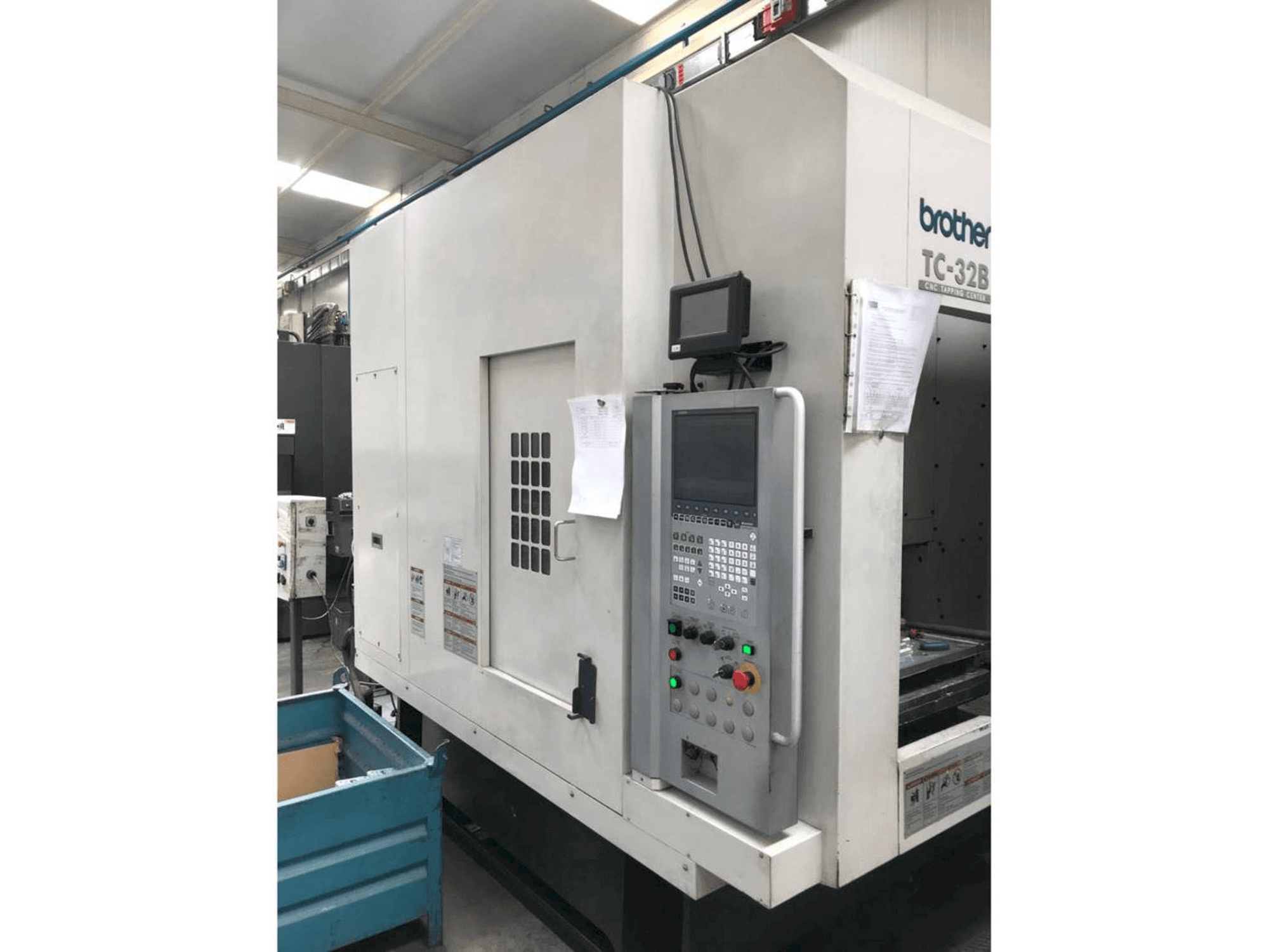 Frontansicht der Brother TC-32BN QT Maschine