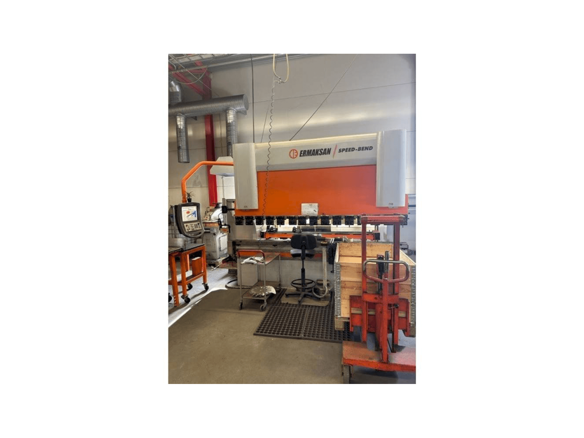 Frontansicht der ERMAKSAN Speedbend 3135 Maschine