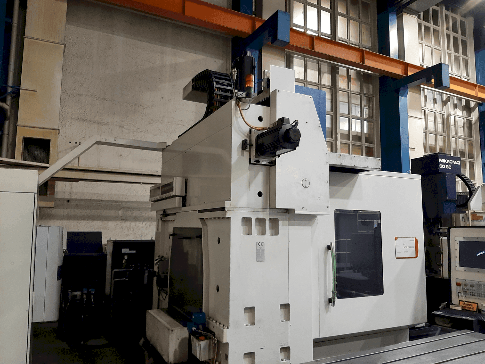 Frontansicht der MIKROMAT 8V Maschine