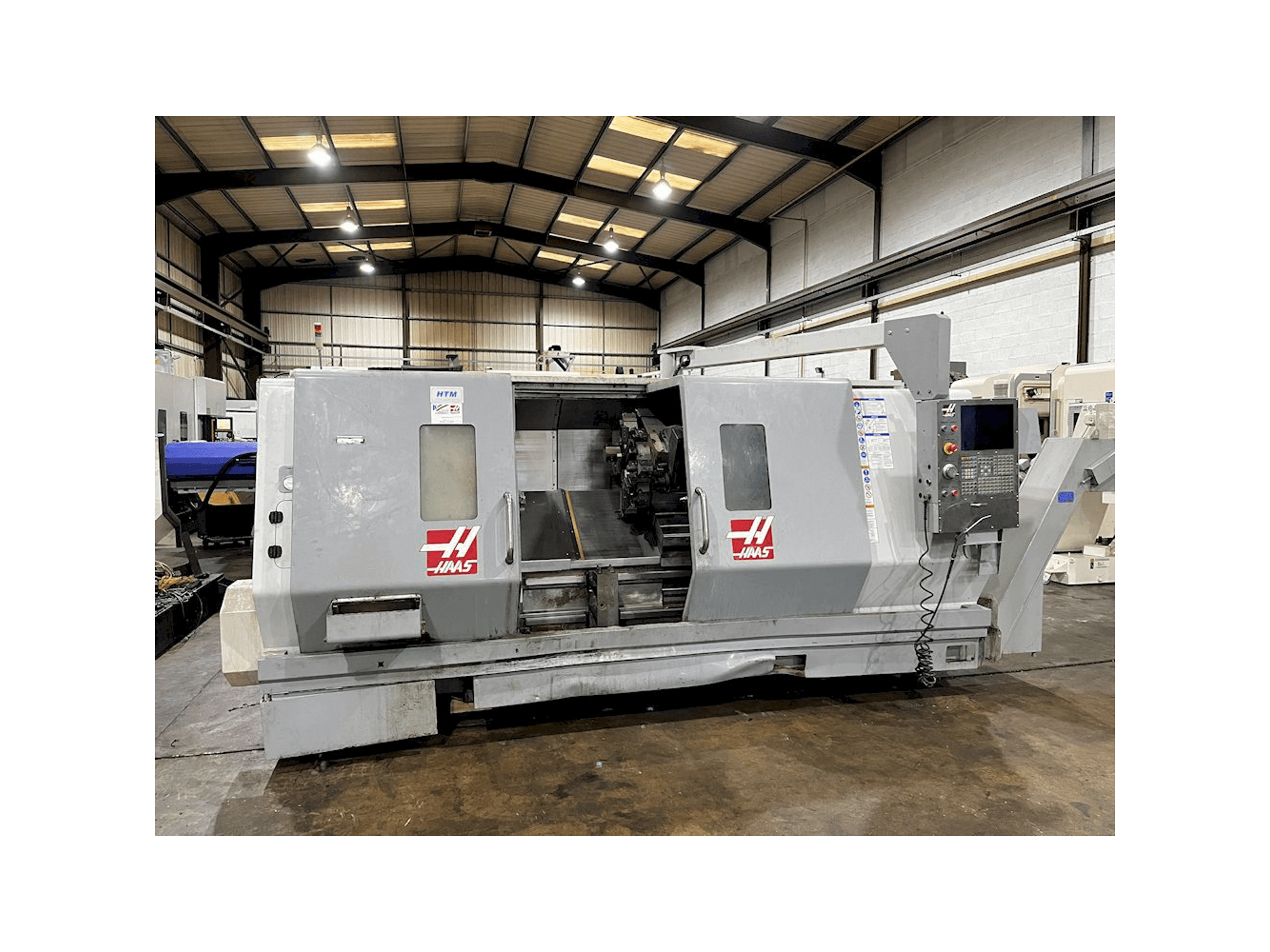 Frontansicht der HAAS SL-30L THE Maschine