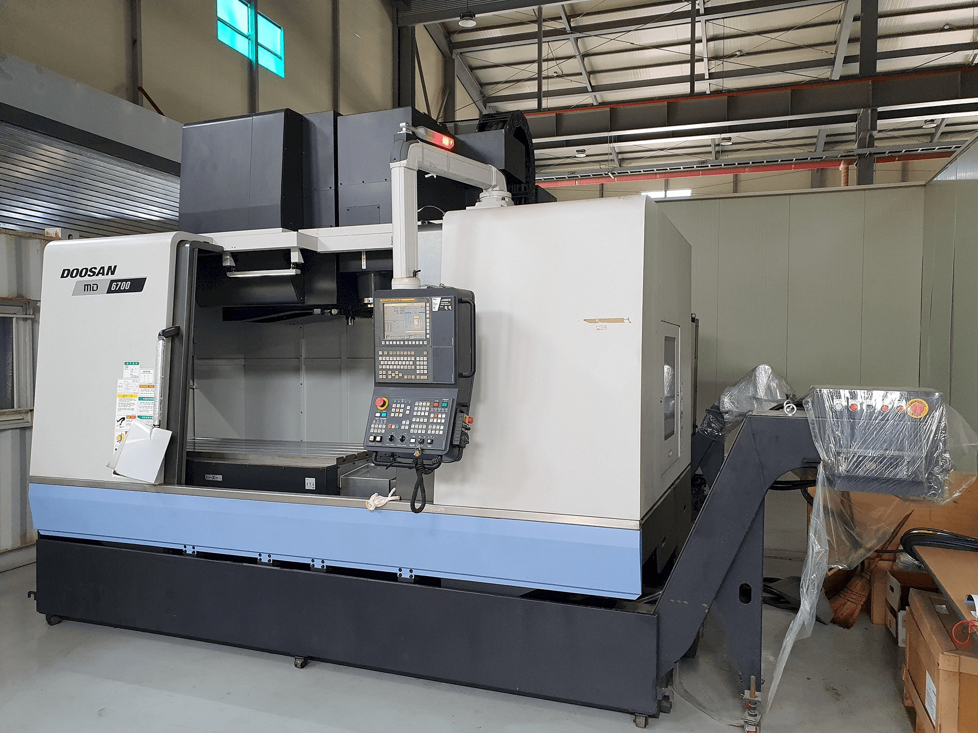 Frontansicht der Doosan MD6700 Maschine