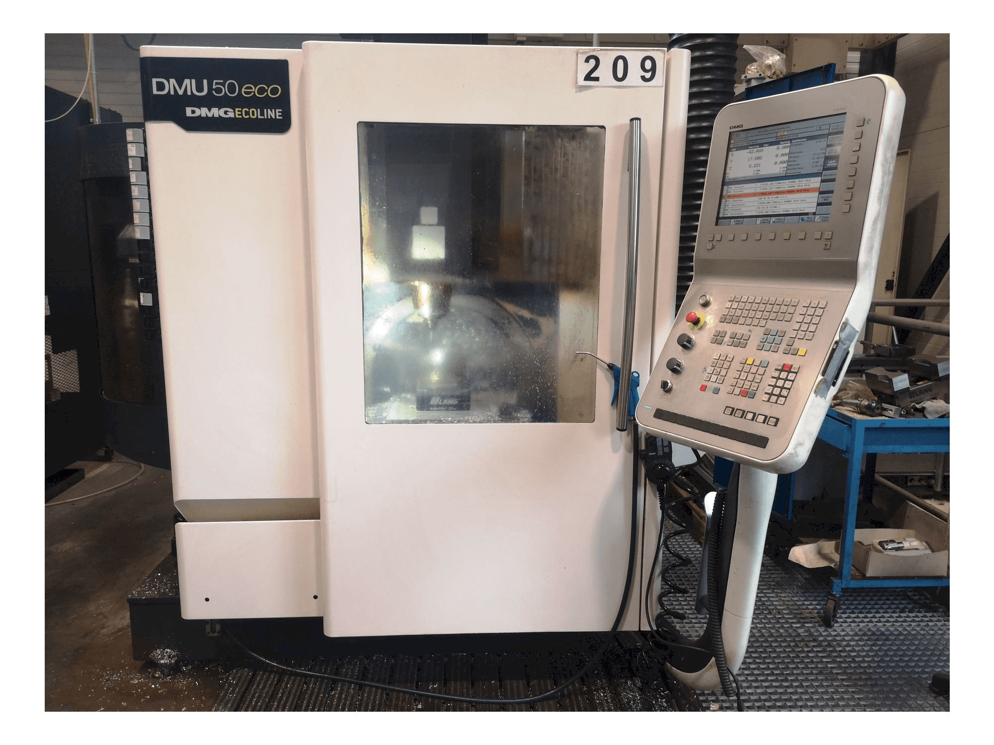 Frontansicht der DMG GILDEMEISTER DMU 50 ecoline Maschine