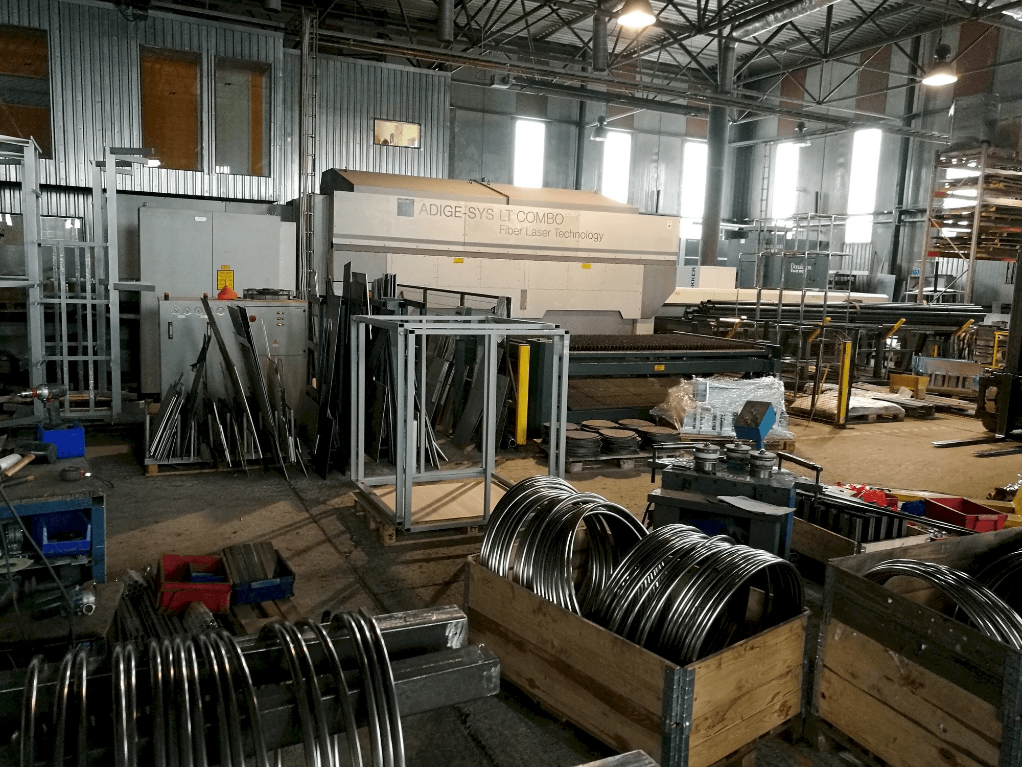 Frontansicht der BLM ADIGE-SYS LT Maschine