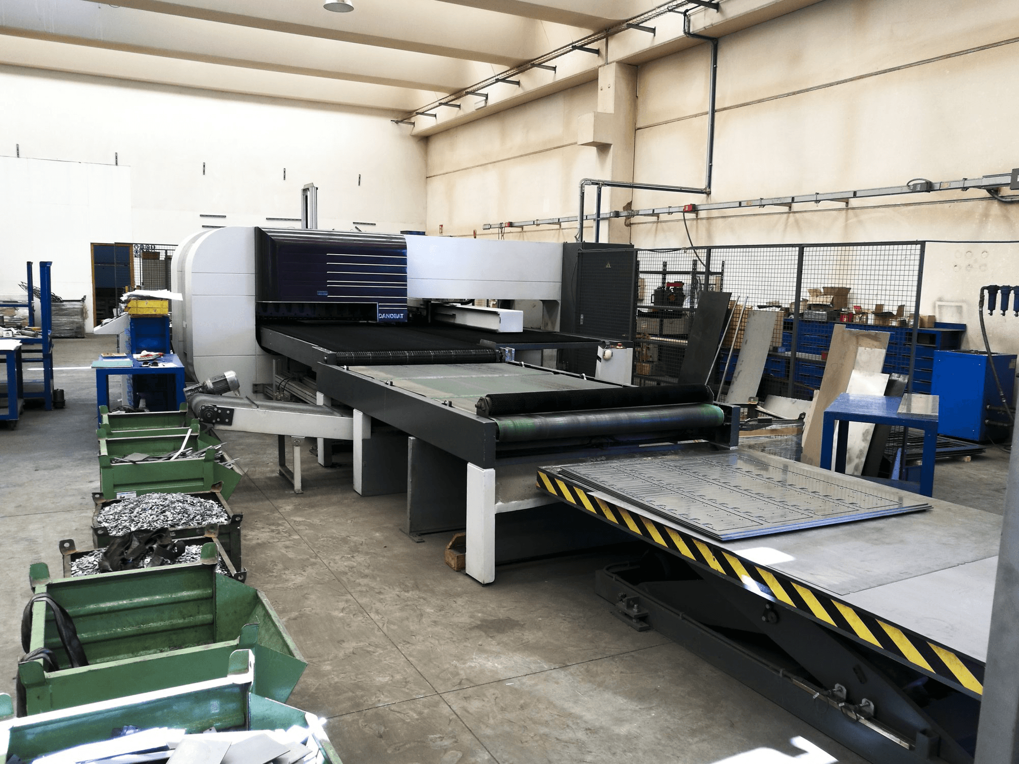 Linke Ansicht der DANOBAT Cupra 30 Maschine