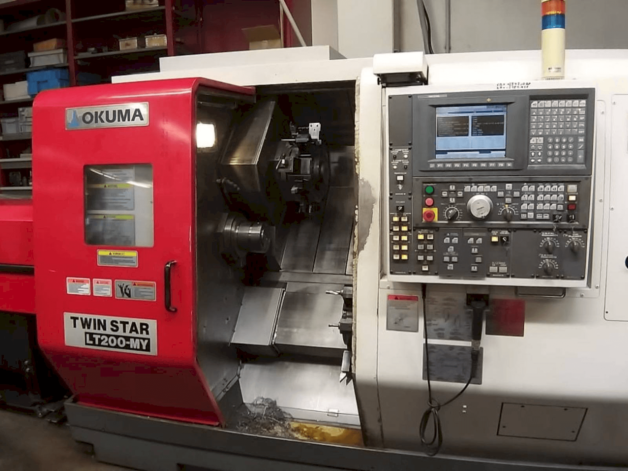 Frontansicht der Okuma Twin Star LT200-MY Maschine