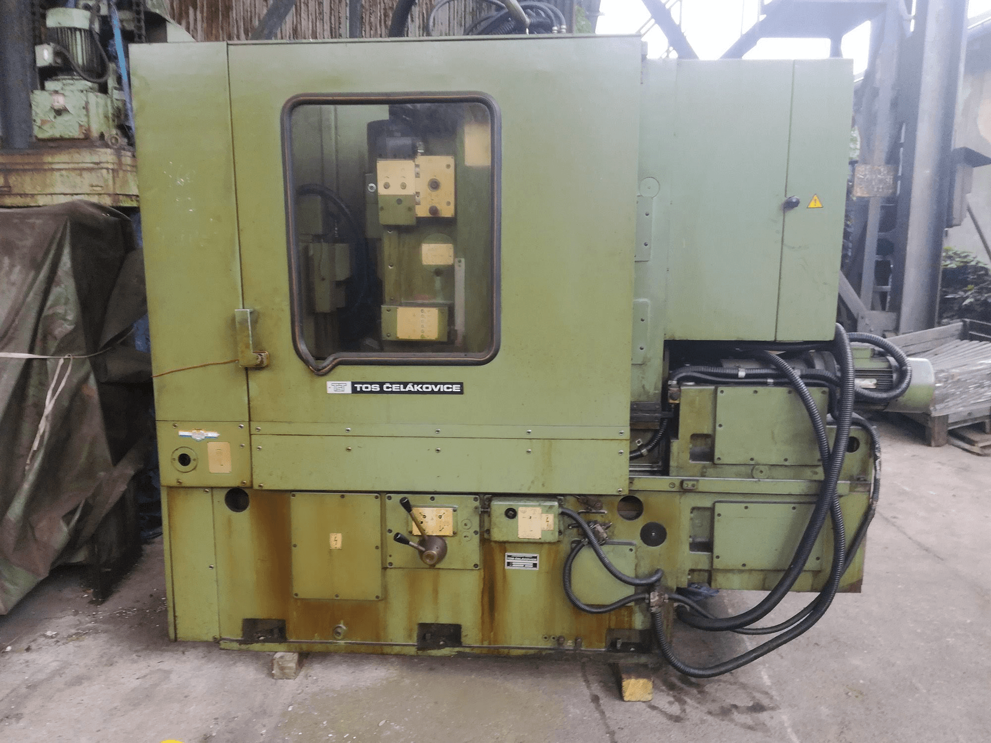 Frontansicht der TOS OHA 16B Maschine