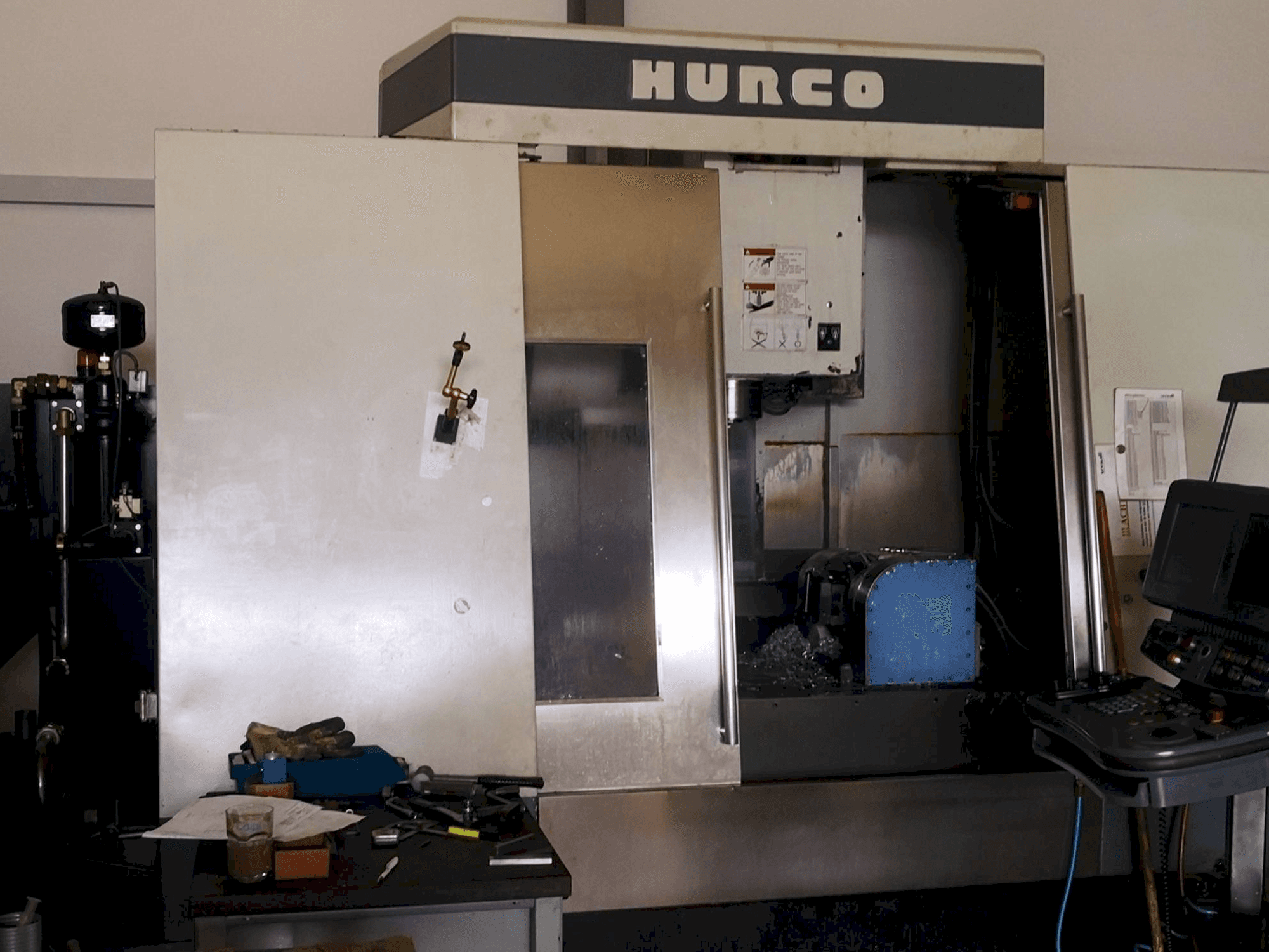 Frontansicht der Hurco VM 50/40T Maschine