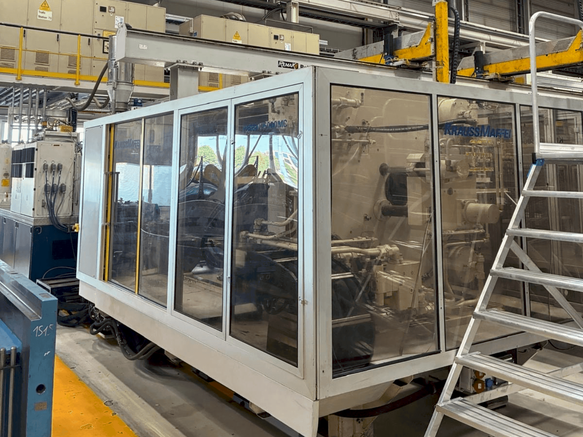 Frontansicht der Krauss Maffei 800-5000MC4 Maschine