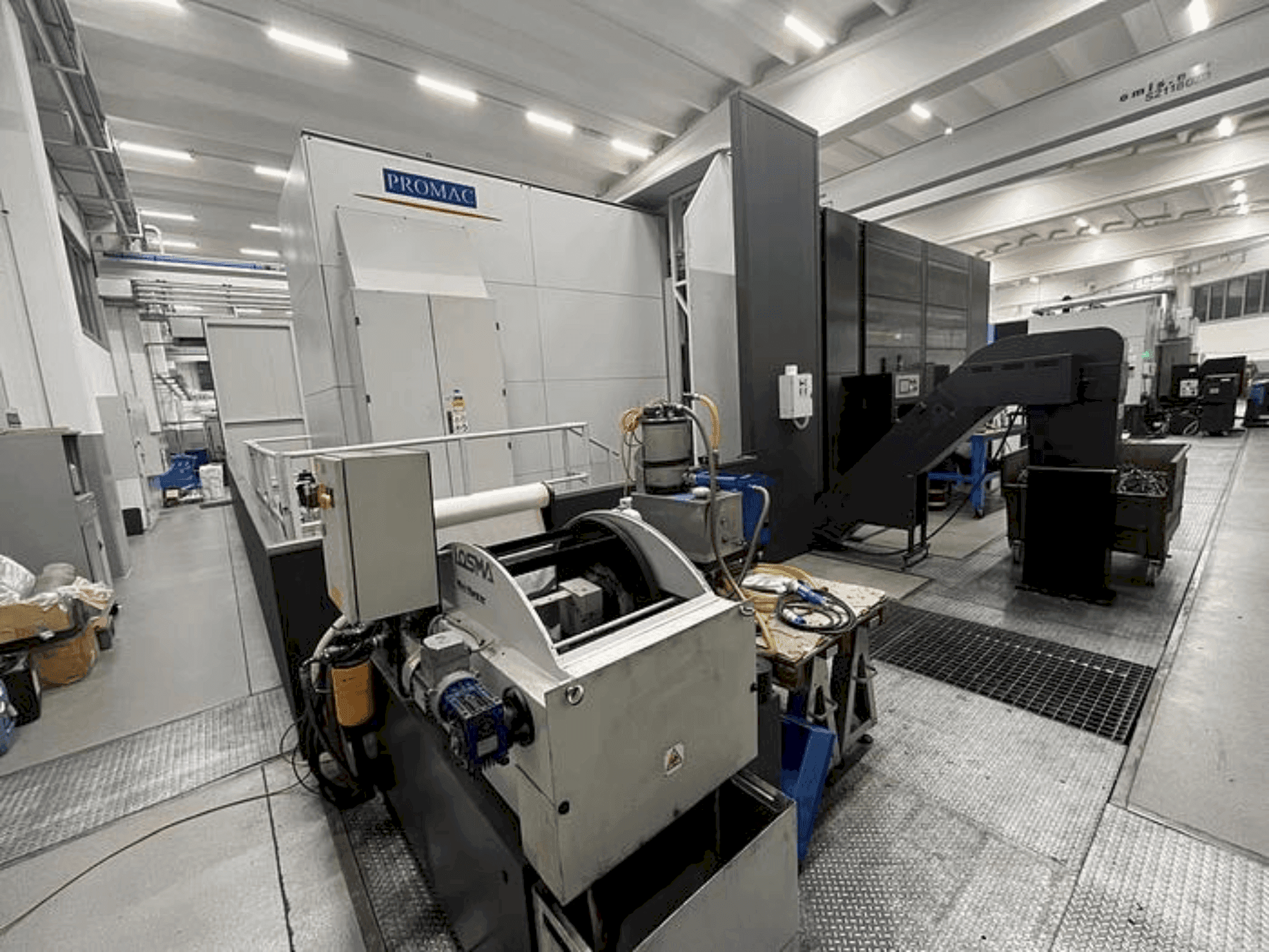 Frontansicht der PROMAC ETESIAN HMC. A PORTALE Maschine