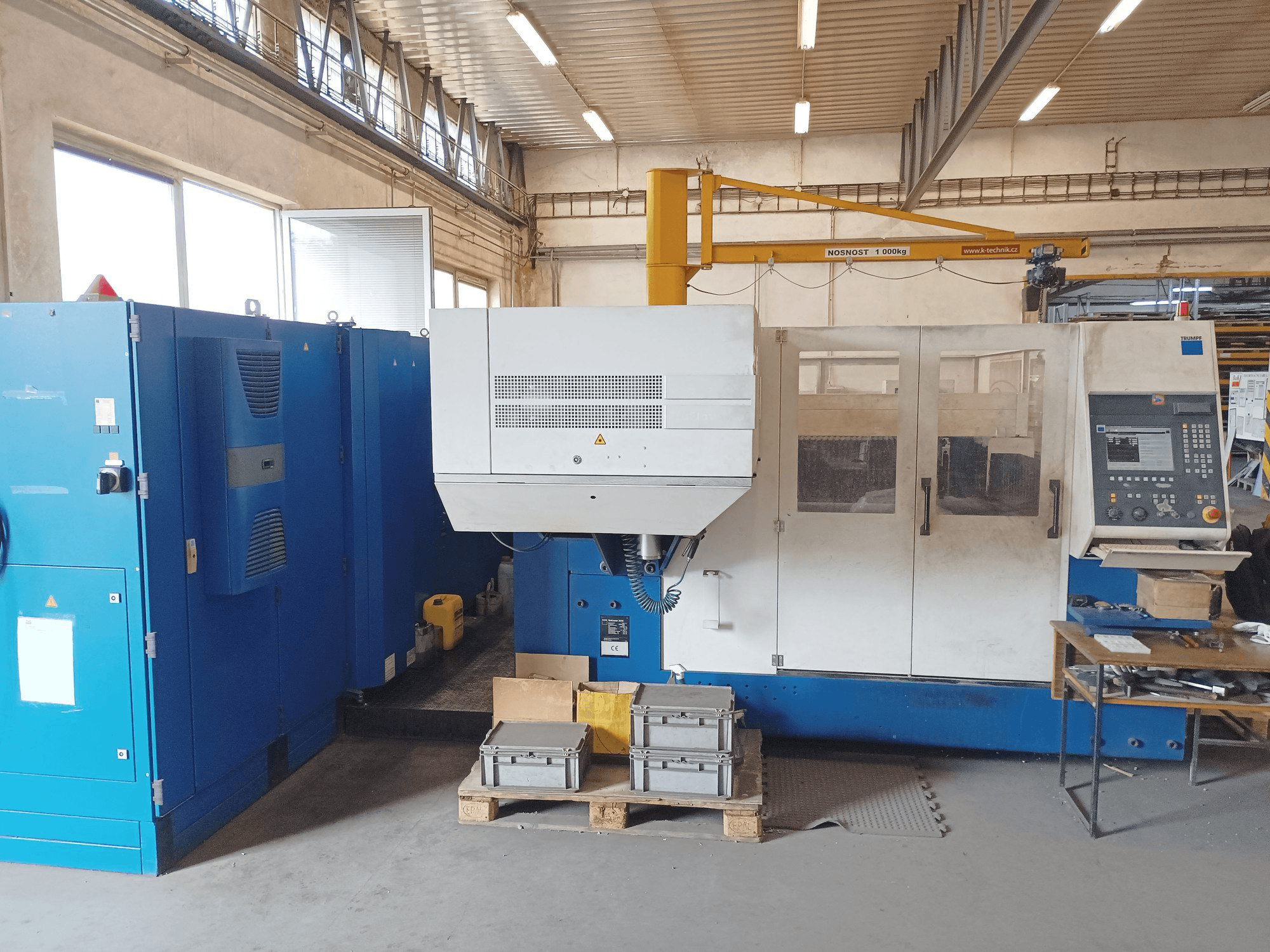Frontansicht der TRUMPF Trulaser 3030 Maschine