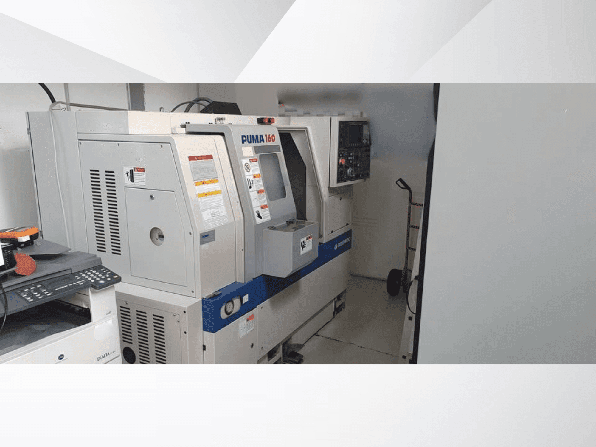 Frontansicht der DAEWOO Puma 160 Maschine