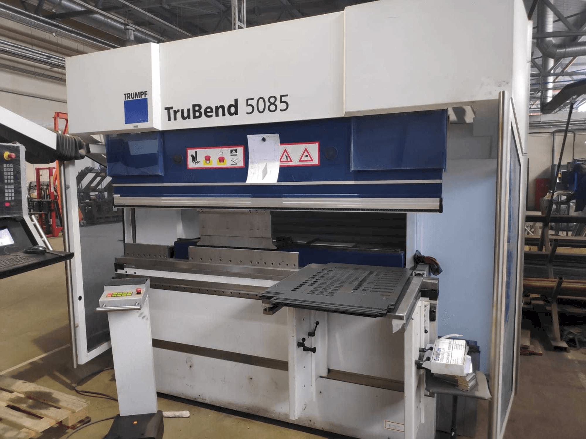 Frontansicht der Trumpf TruBend 5085 Maschine
