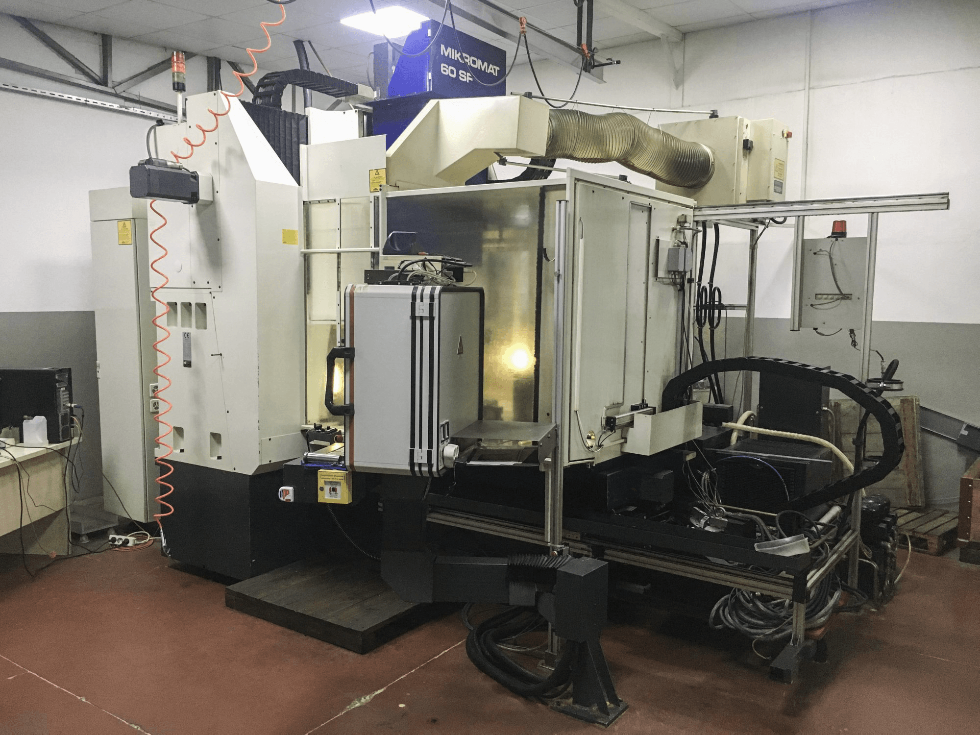 Rechte Ansicht der MIKROMAT 60SF Maschine