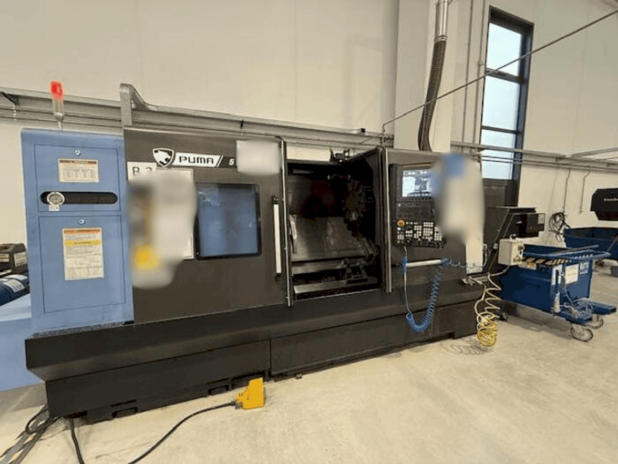 Frontansicht der DOOSAN PUMA 5100A Maschine