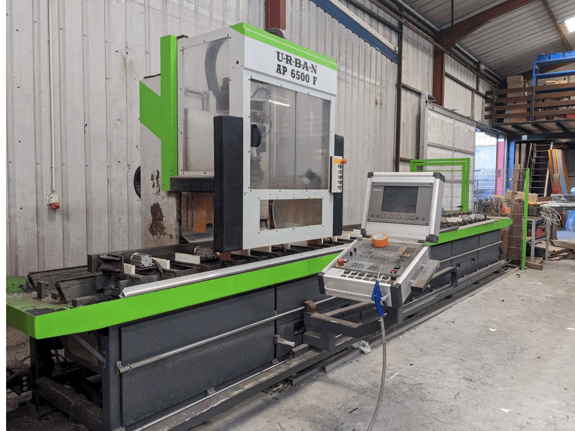 Frontansicht der URBAN AP6500 Maschine