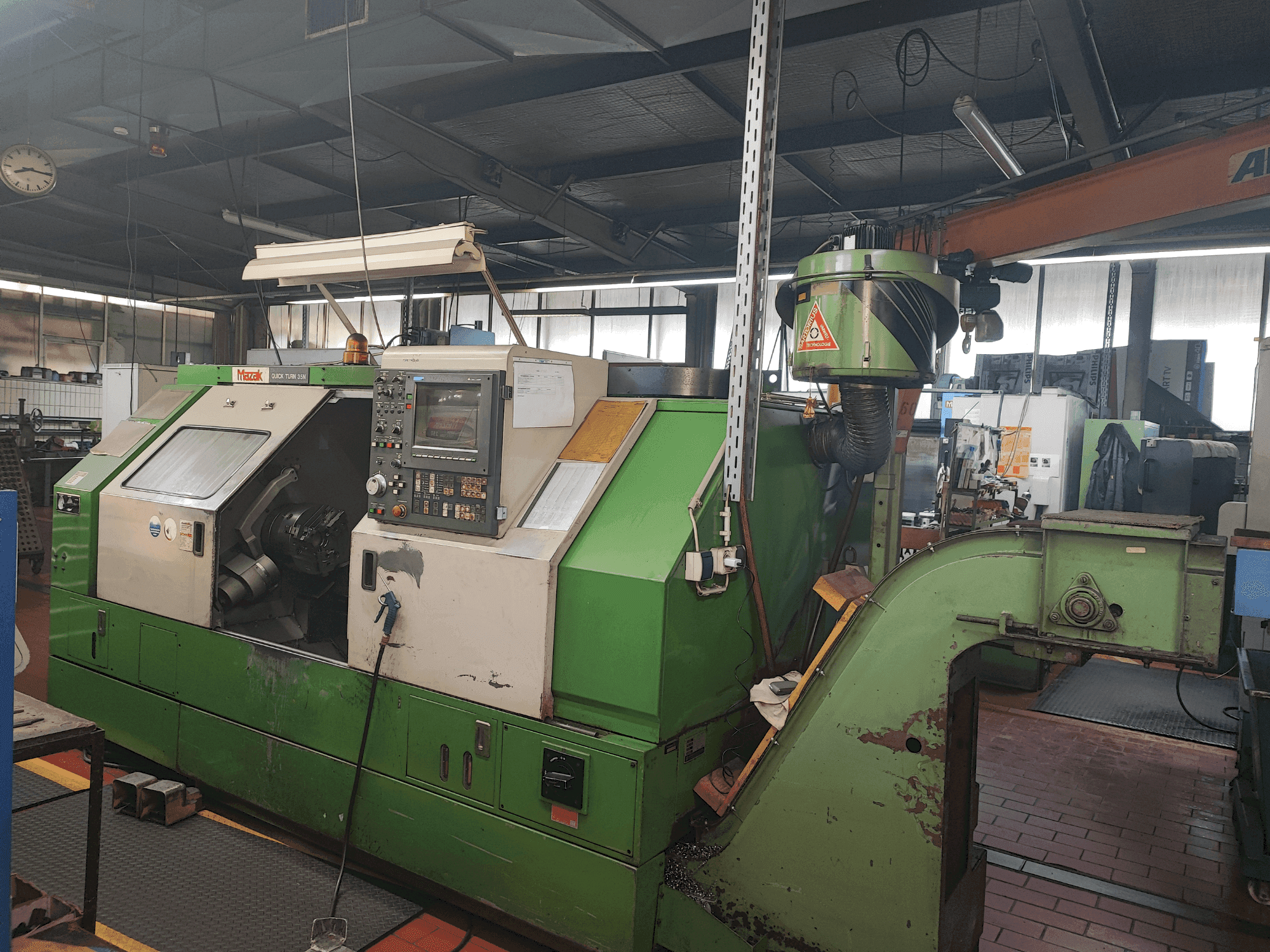 Frontansicht der Mazak QT 35N Maschine