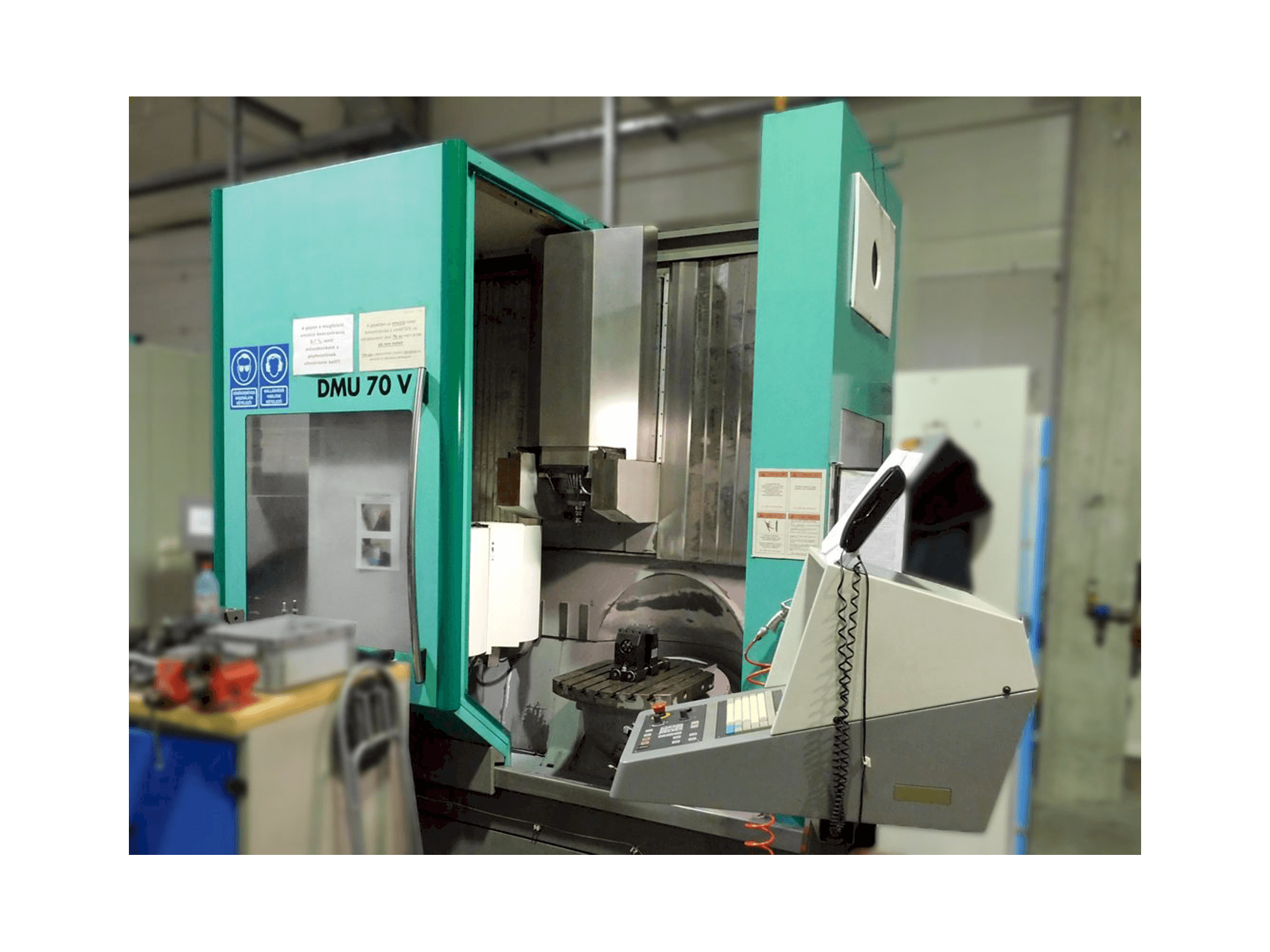 Frontansicht der DMG DMU 70 V Maschine